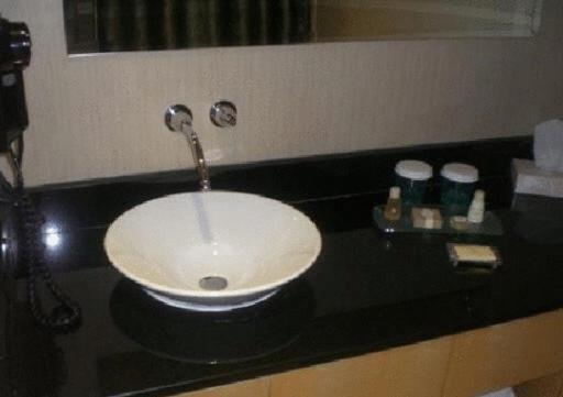 One-Bedroom Suite - Photo 6