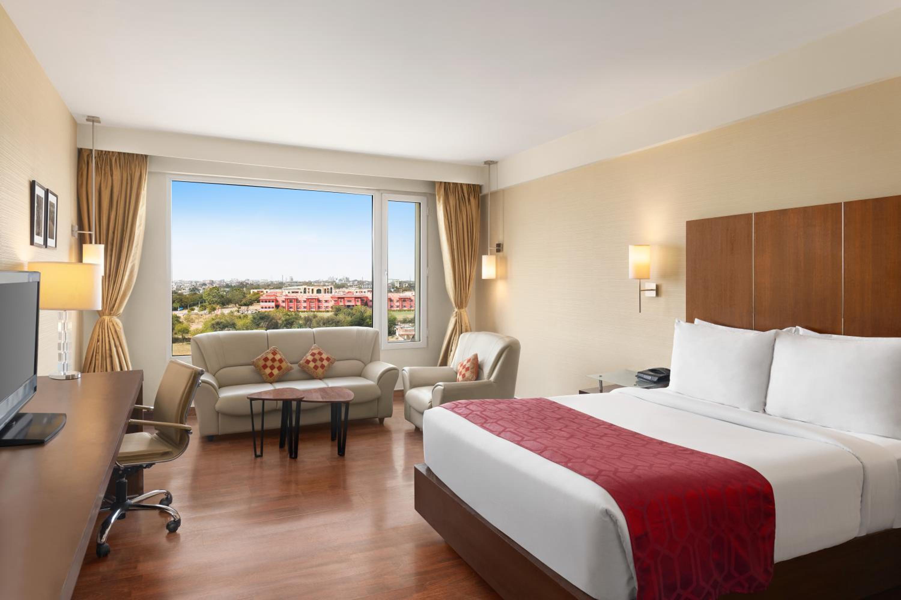 Deluxe Double Room- Early check in and late checkout (subject to availability)
