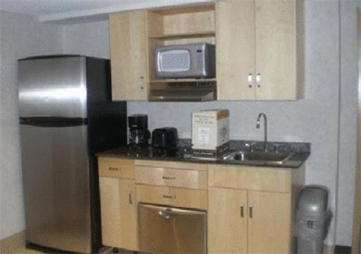 One-Bedroom Suite - Photo 5