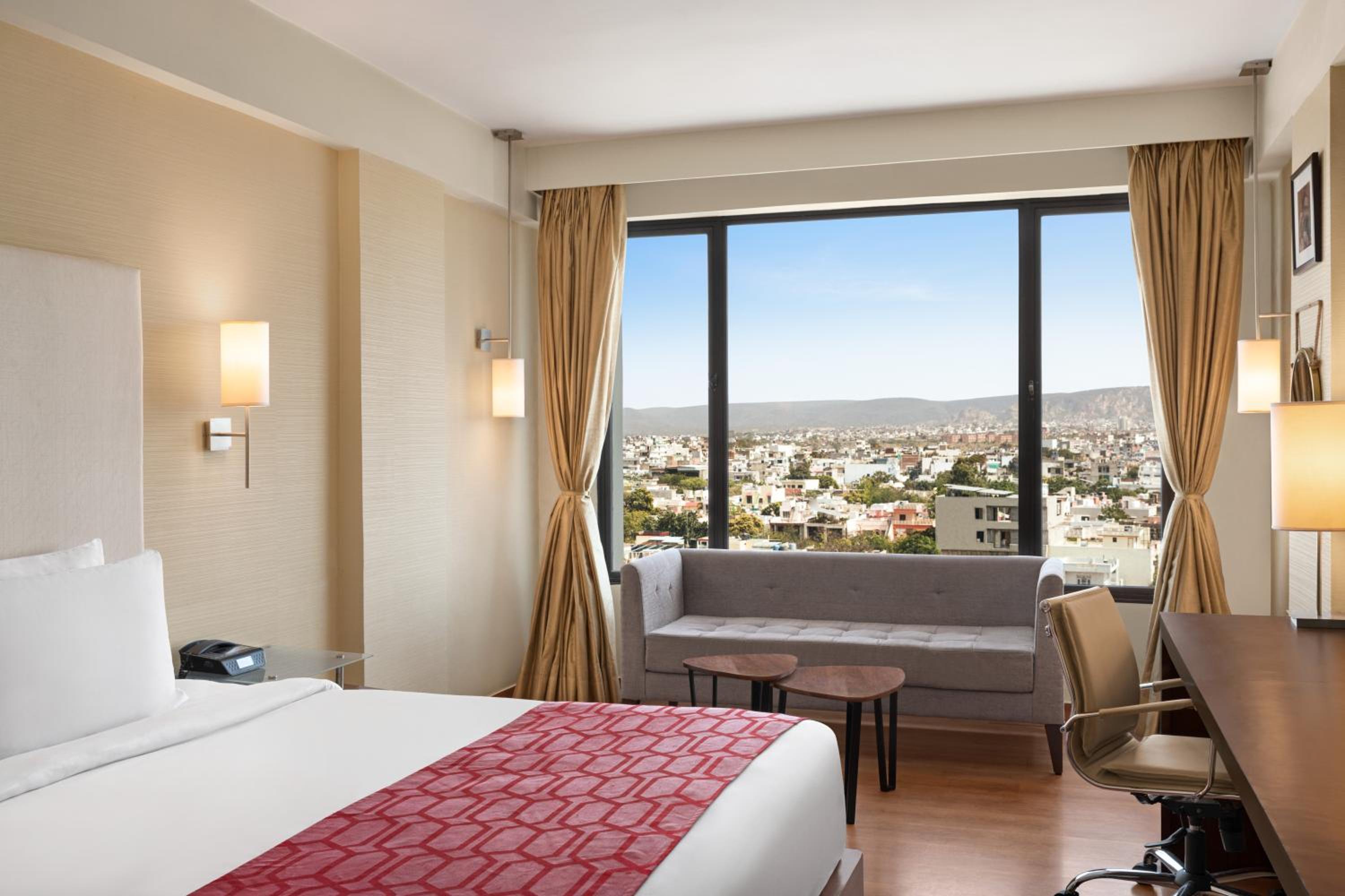 1 King Bed, Premier Aravalli View, Non-Smoking - Photo 4