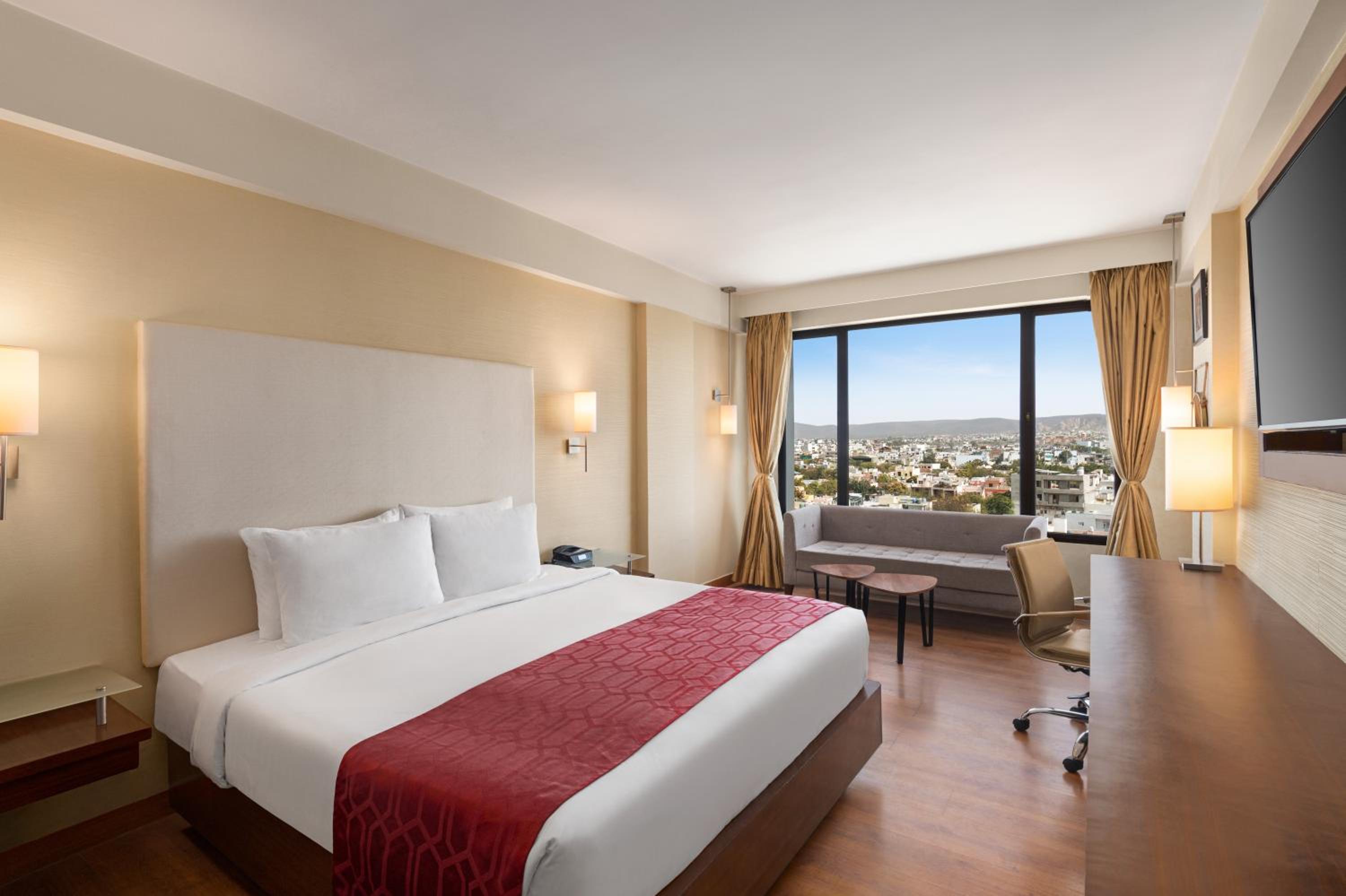 1 King Bed, Premier Aravalli View, Non-Smoking - Photo 6