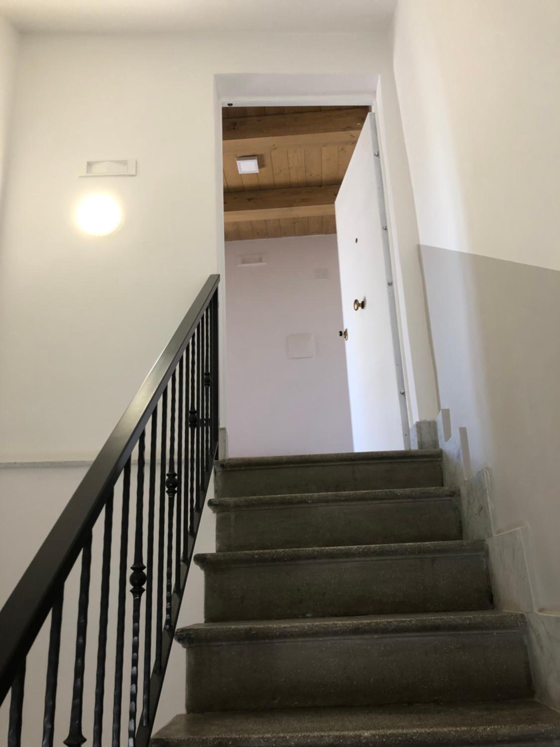 Apartment with Terrace - Photo 8