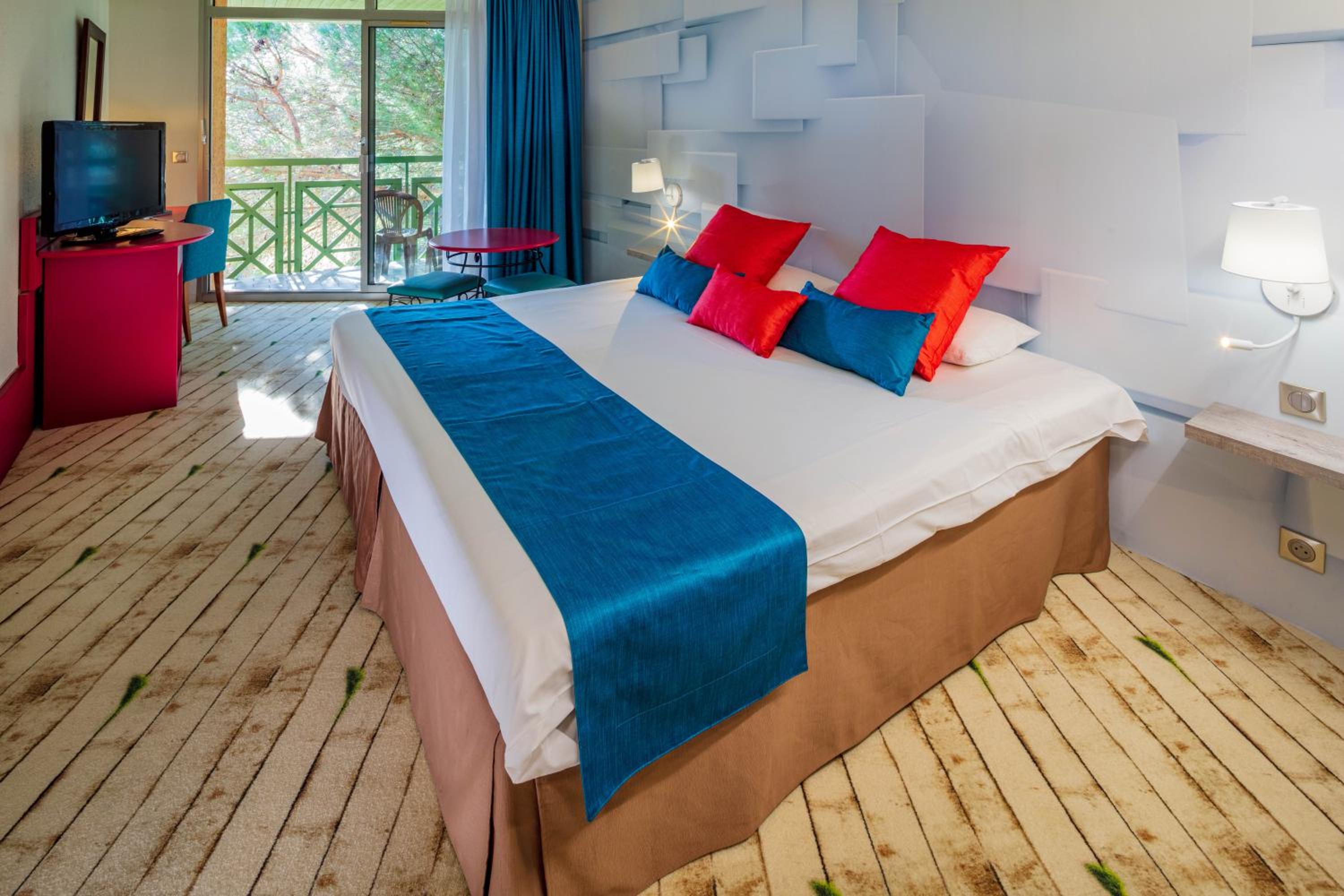 Double Room with Pool View and Spa Access Included photo 1