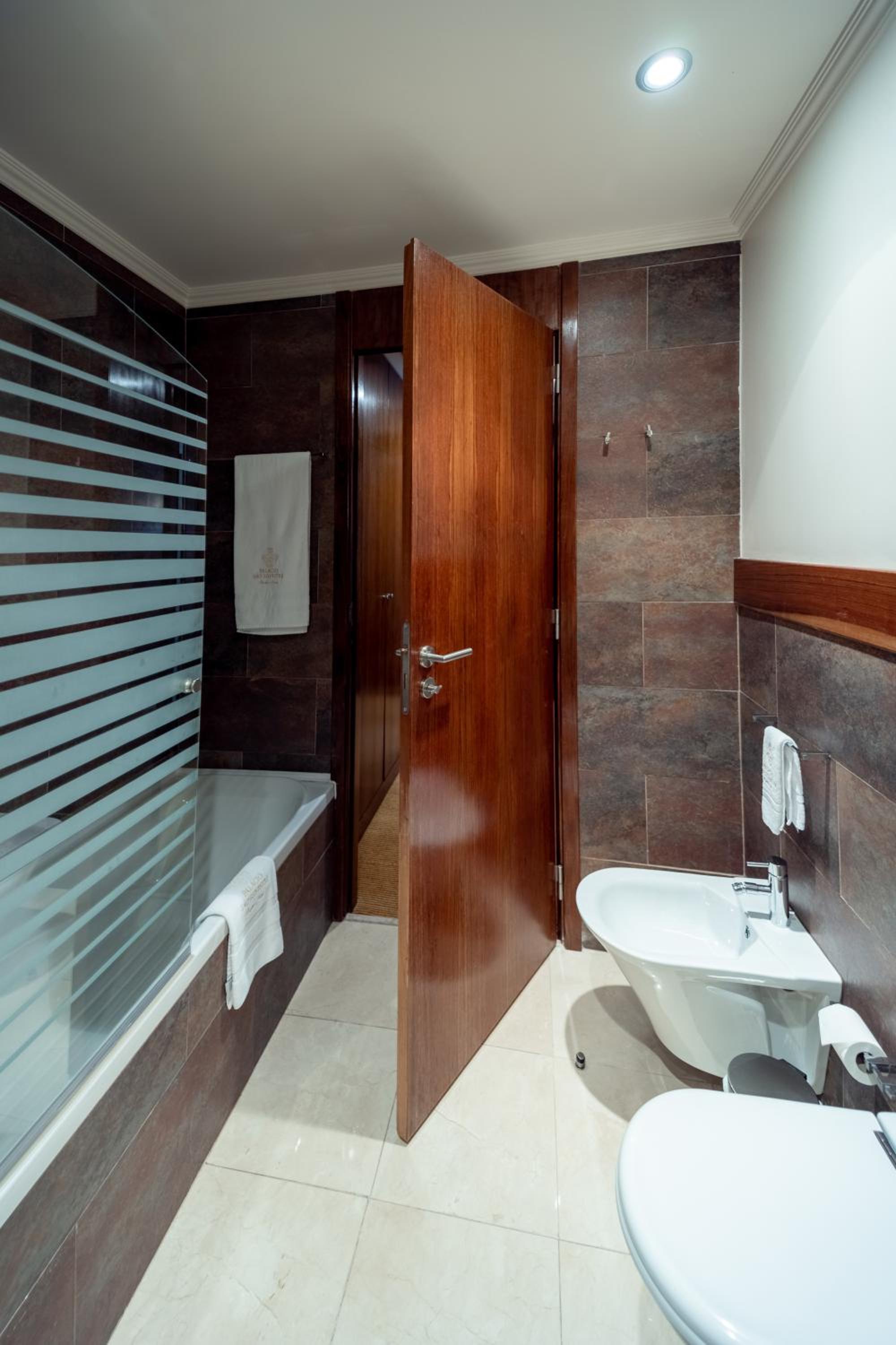 Premium Suite - Photo 3