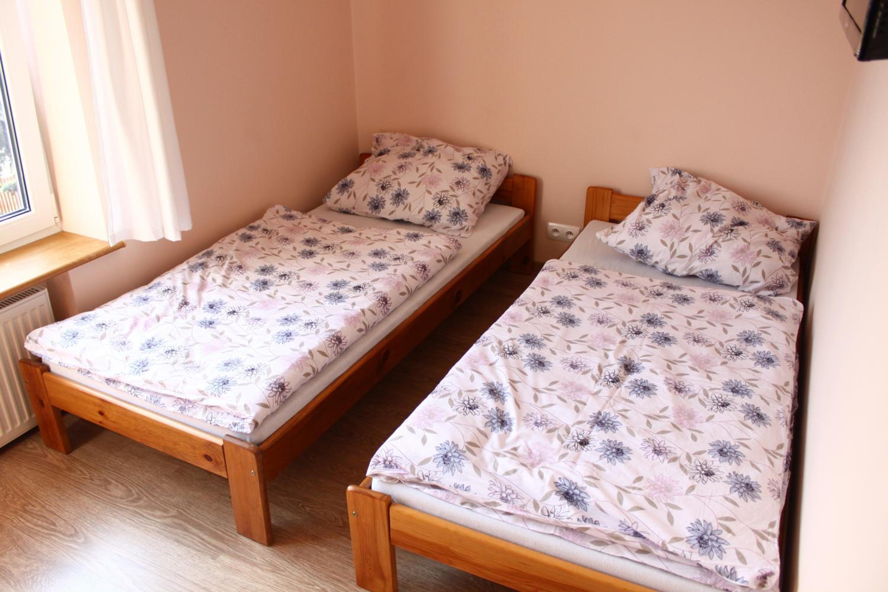 Economy Twin Room photo 2