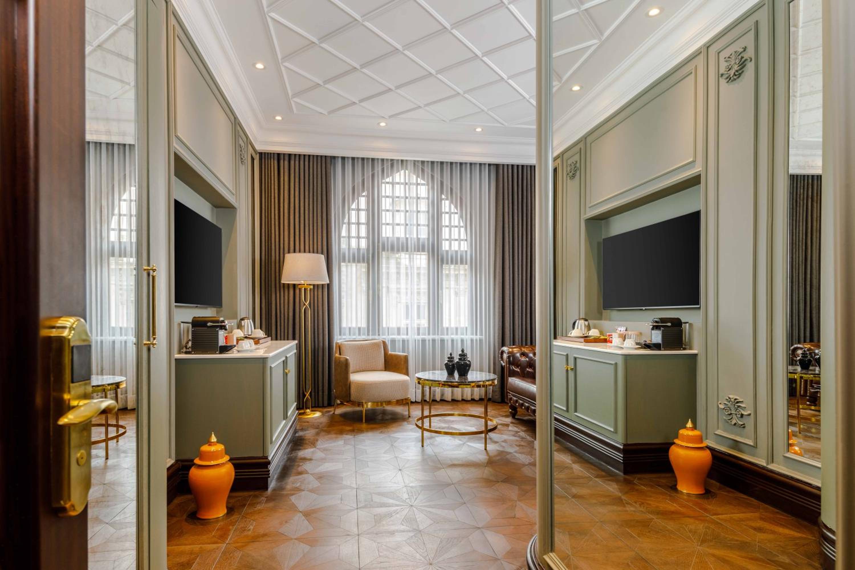 Deluxe King Suite