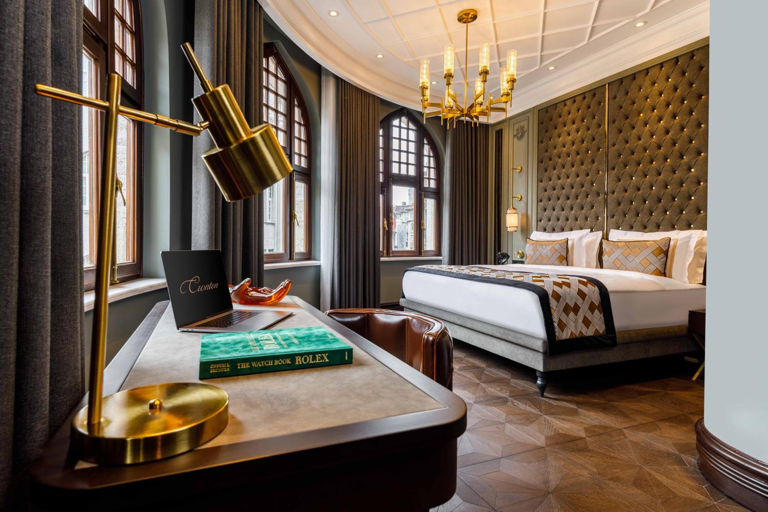 Deluxe King Suite