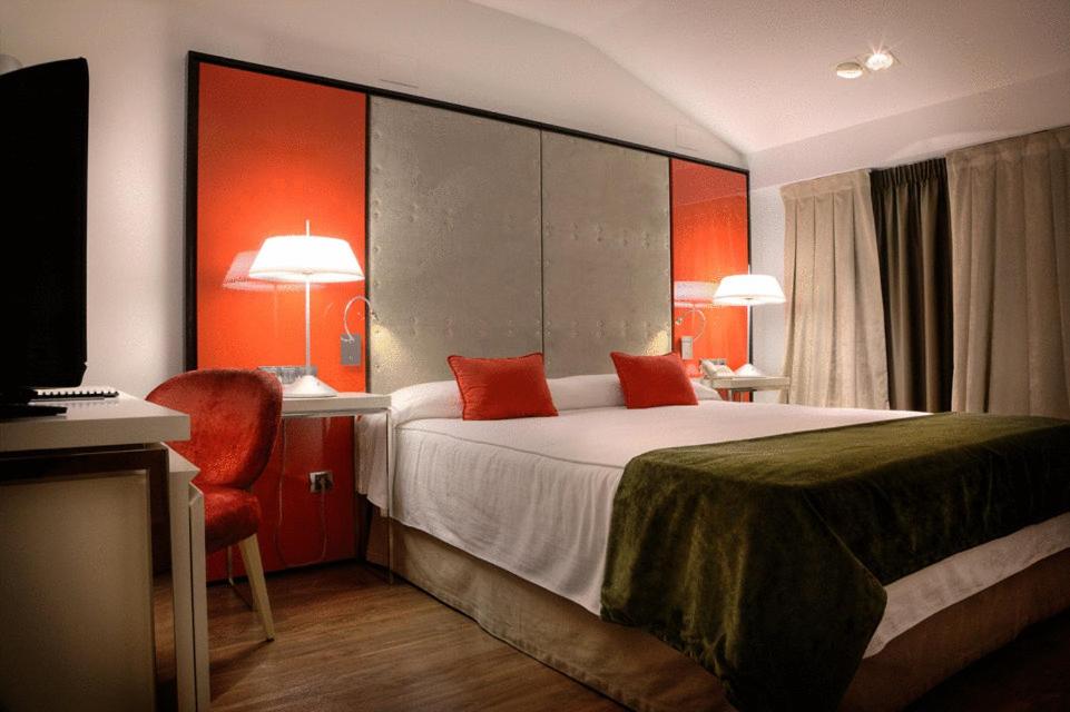 Double or Twin Room - Photo 6