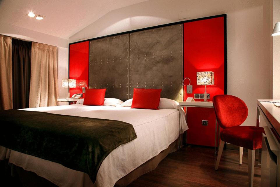 Double or Twin Room - Photo 4