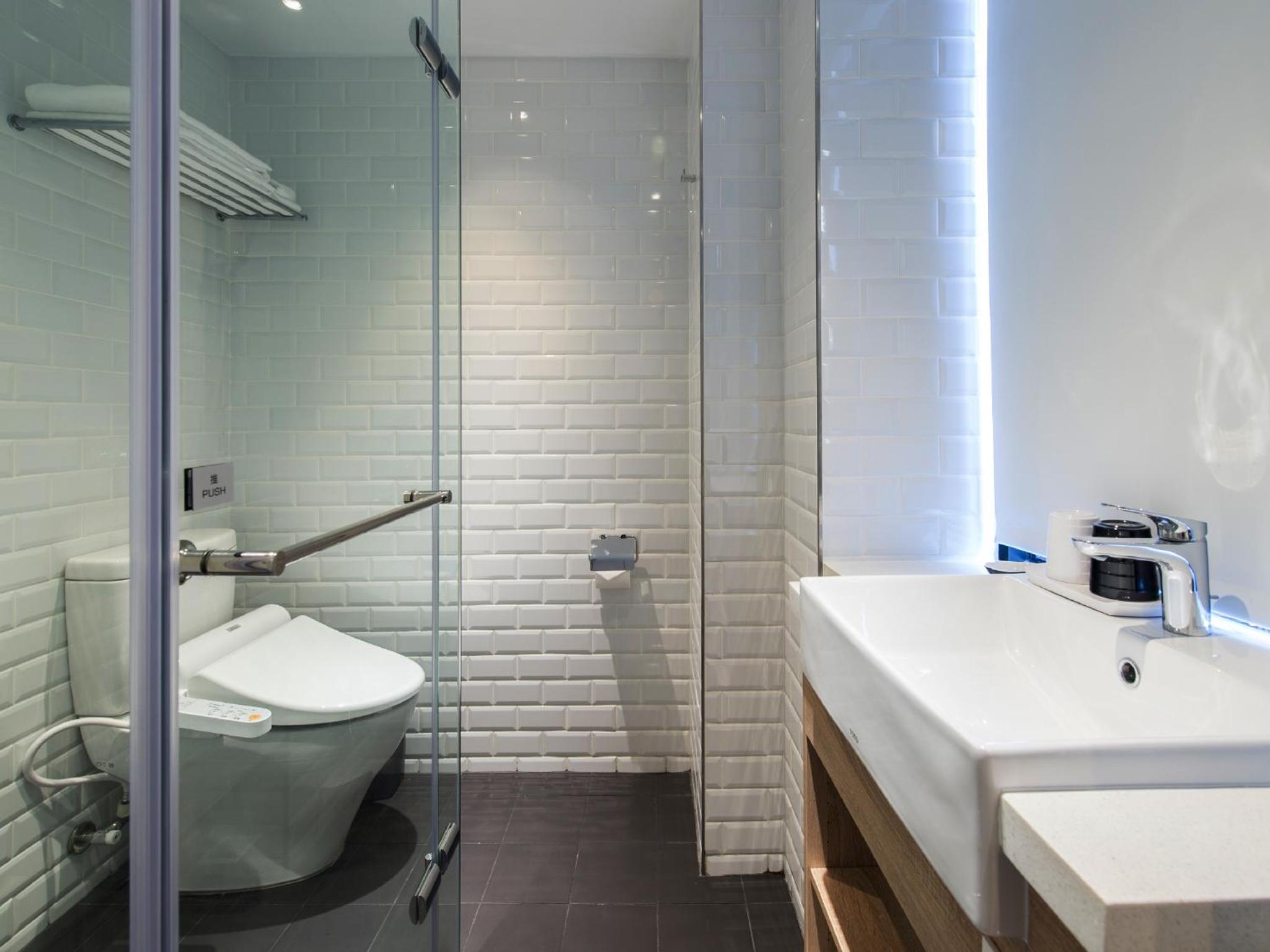 Classic Double Room thumbnail 6