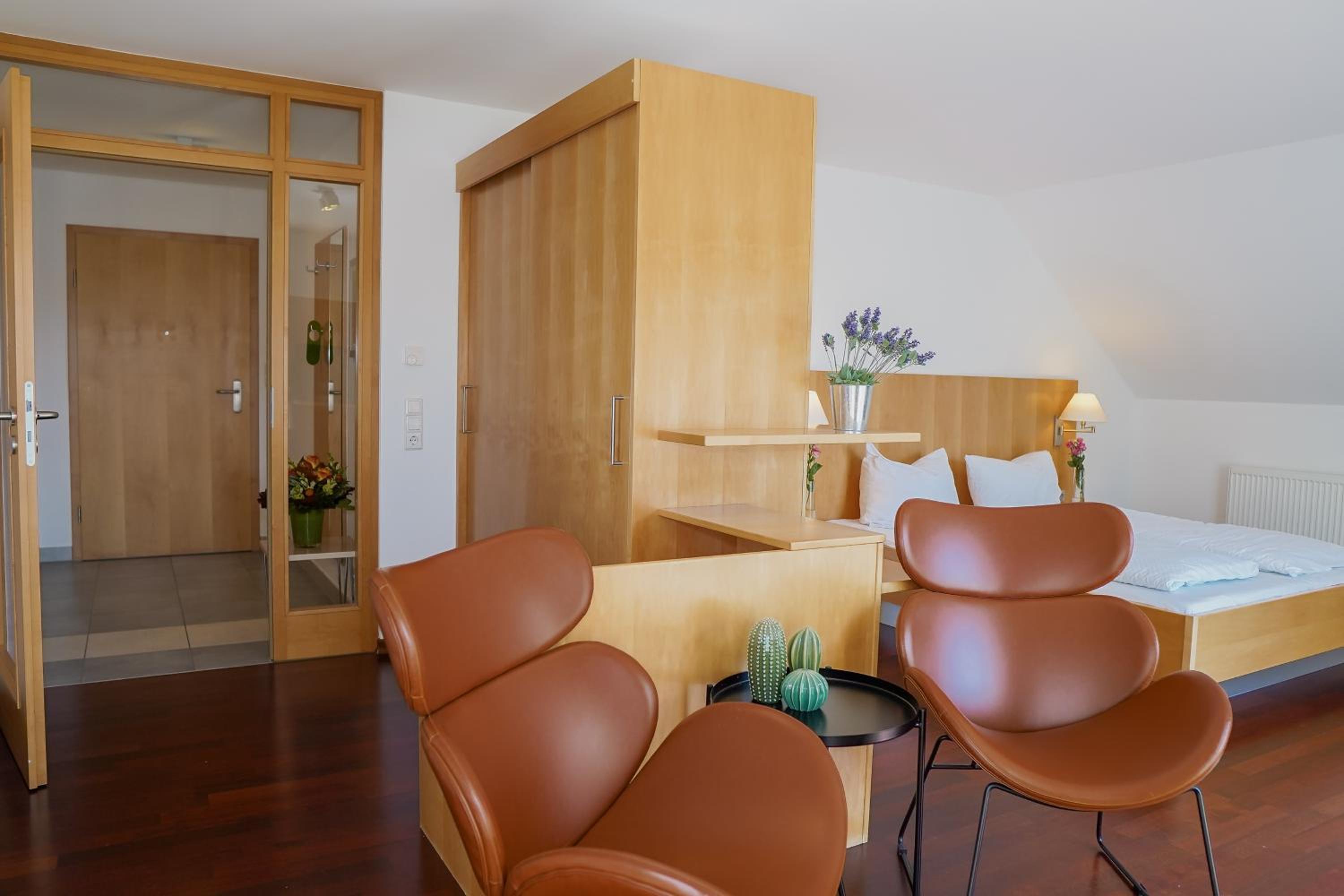 Junior Suite with Balcony - Photo 5
