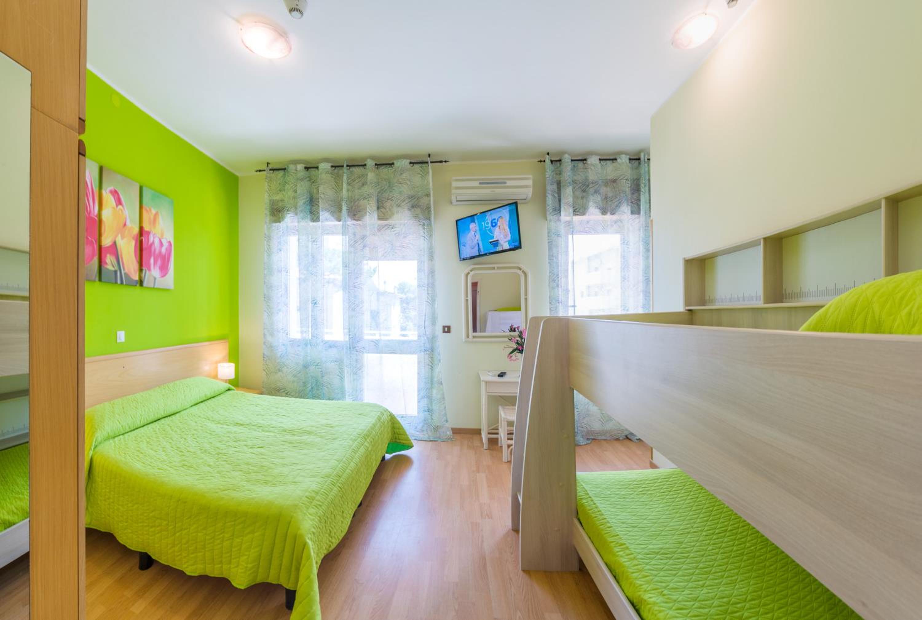 Quadruple Room with Balcony photo 3