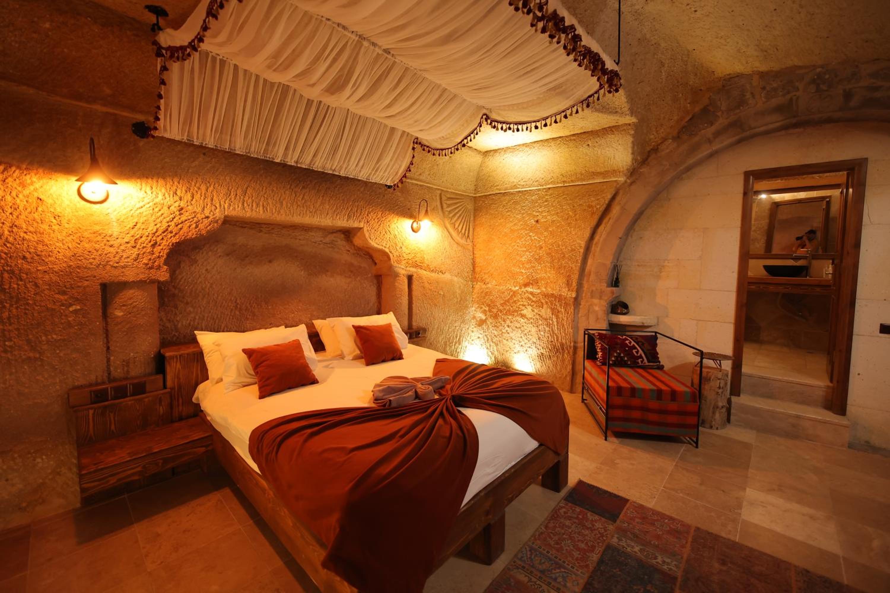 Suite - Photo 1