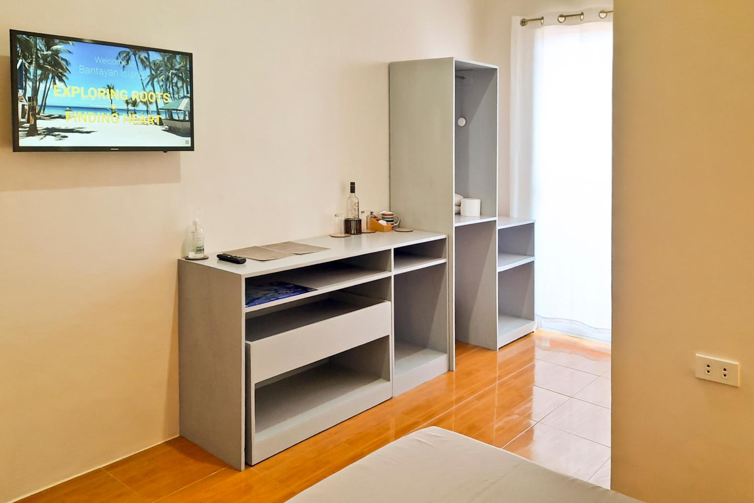 Double Room with Balcony - Photo 6
