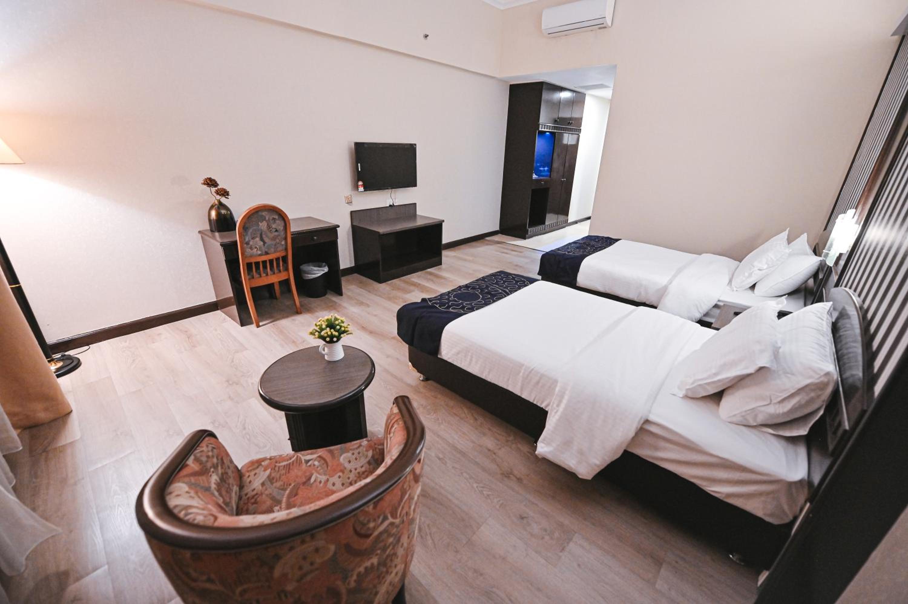 Standard Twin Room - Photo 2