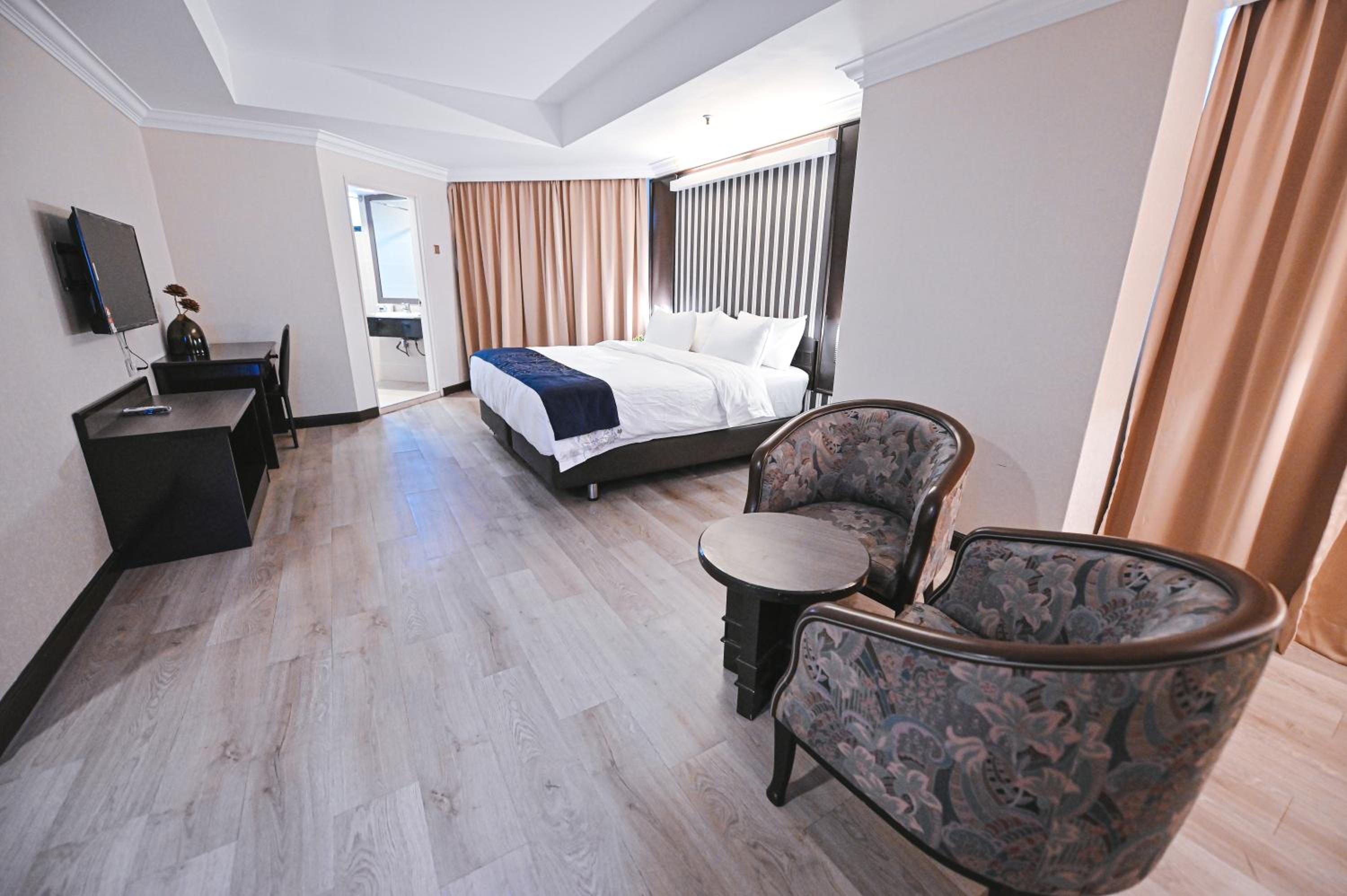 Standard King Room - Photo 1