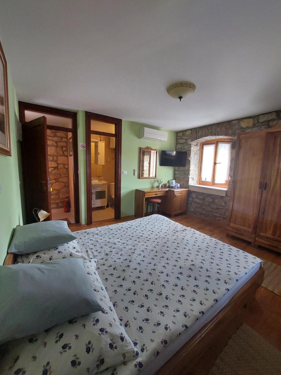 Deluxe Double Room (2 Adults + 1 Child)