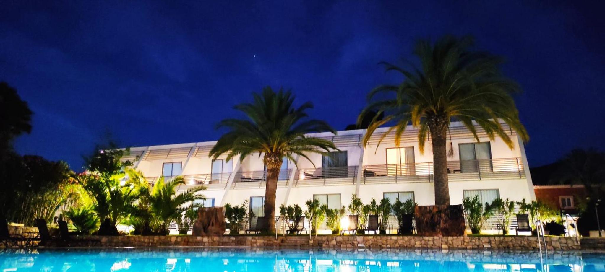 Deluxe Double Room with Balcony and Pool View - Photo 7