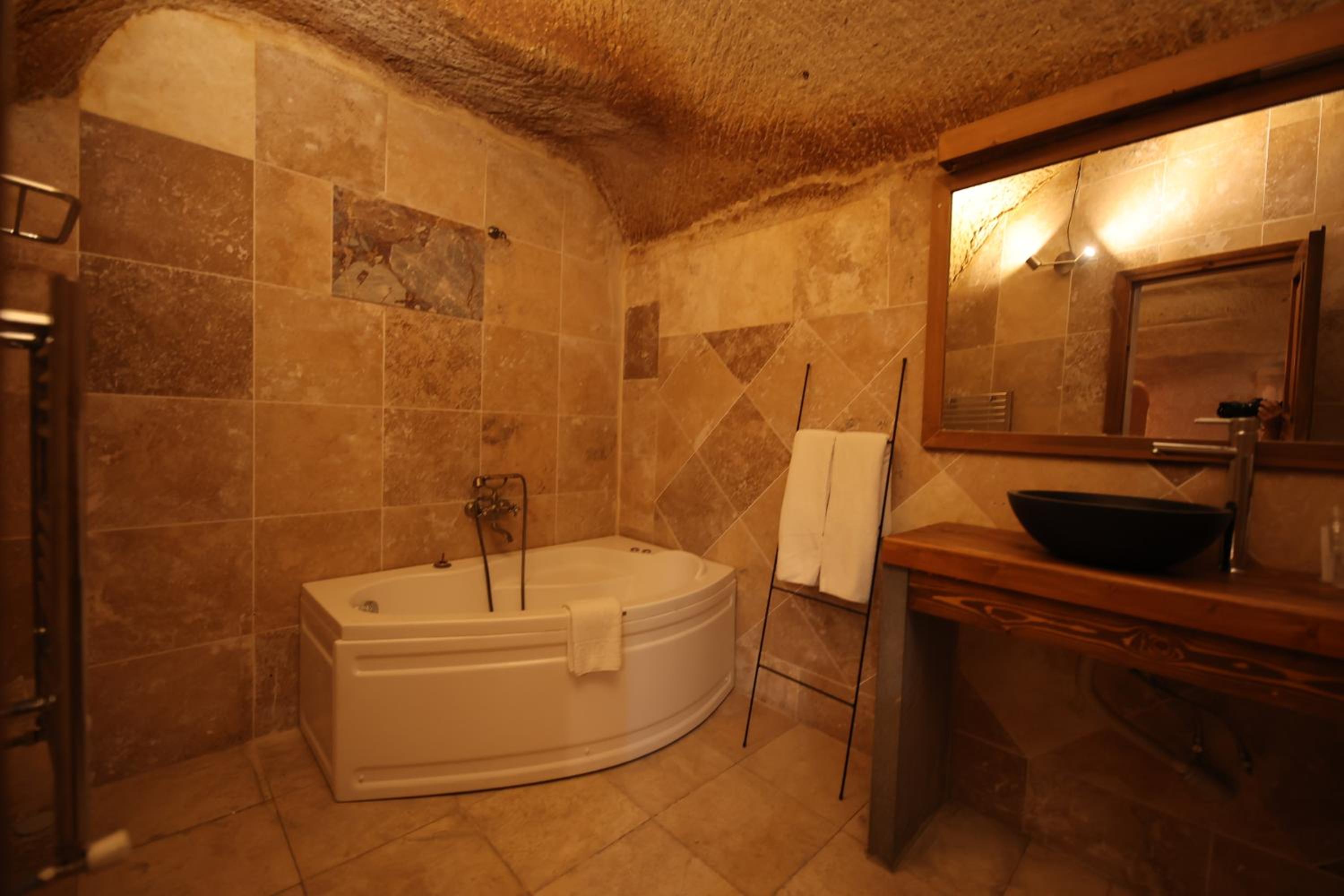Suite - Photo 5