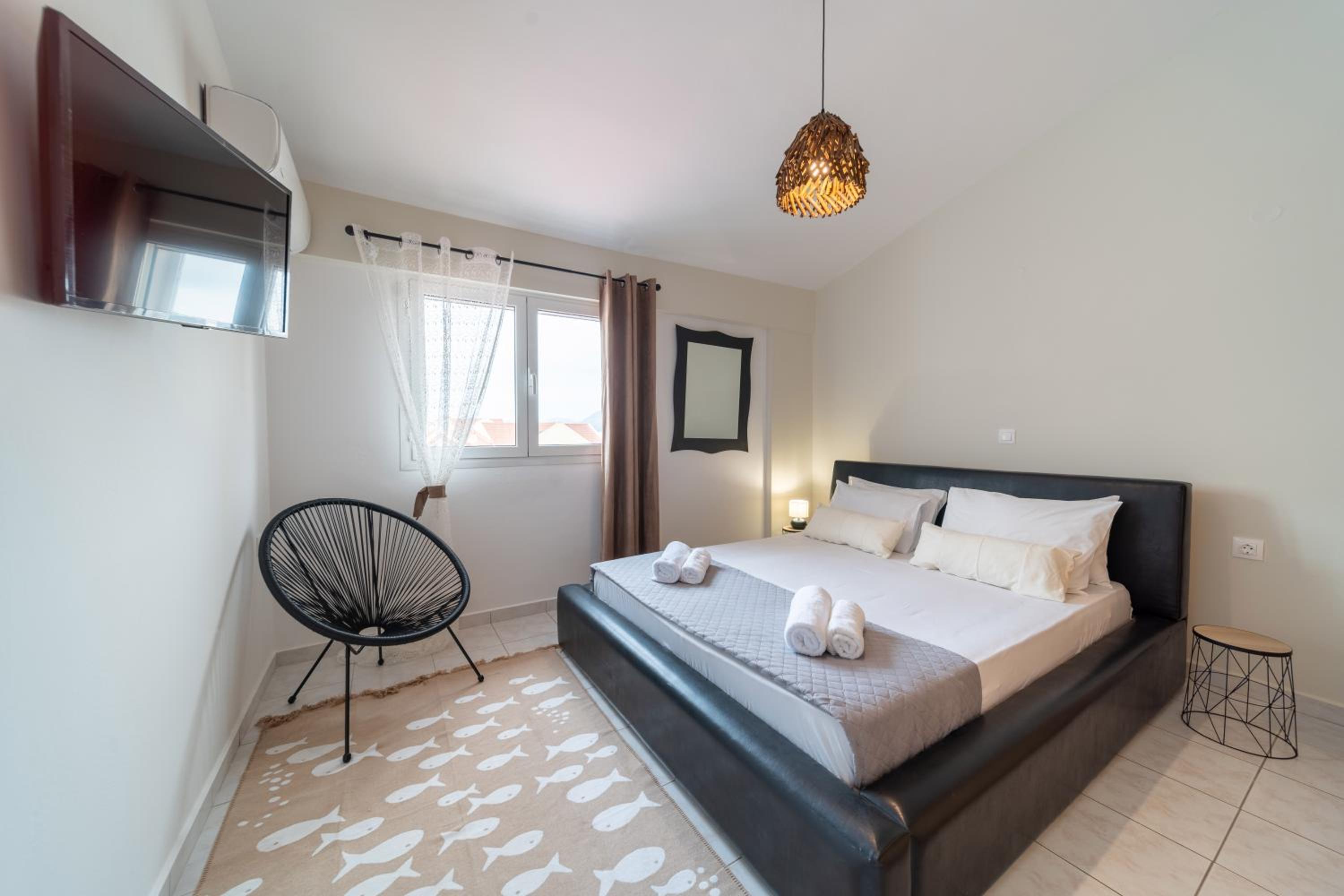 Apartment with Terrace - Photo 10
