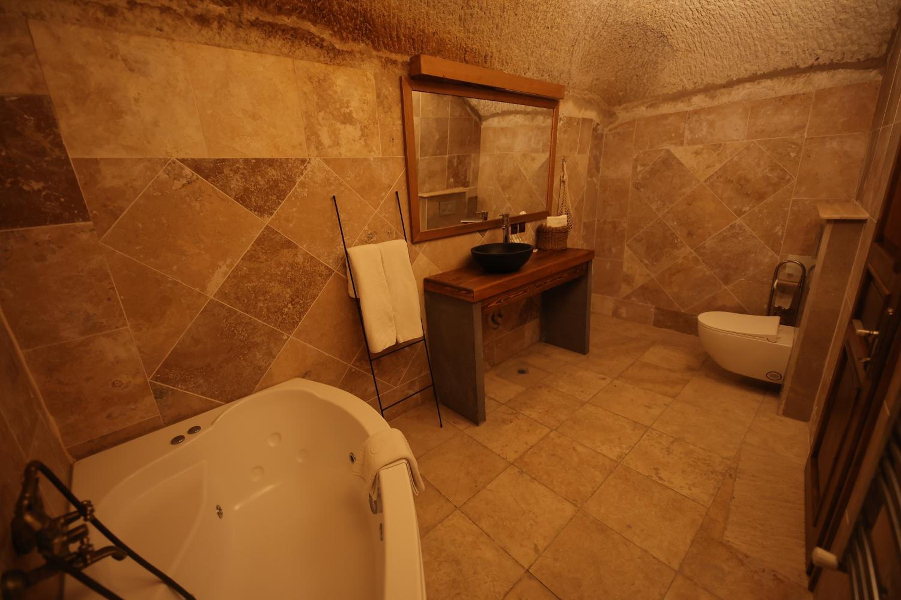 Suite - Photo 4
