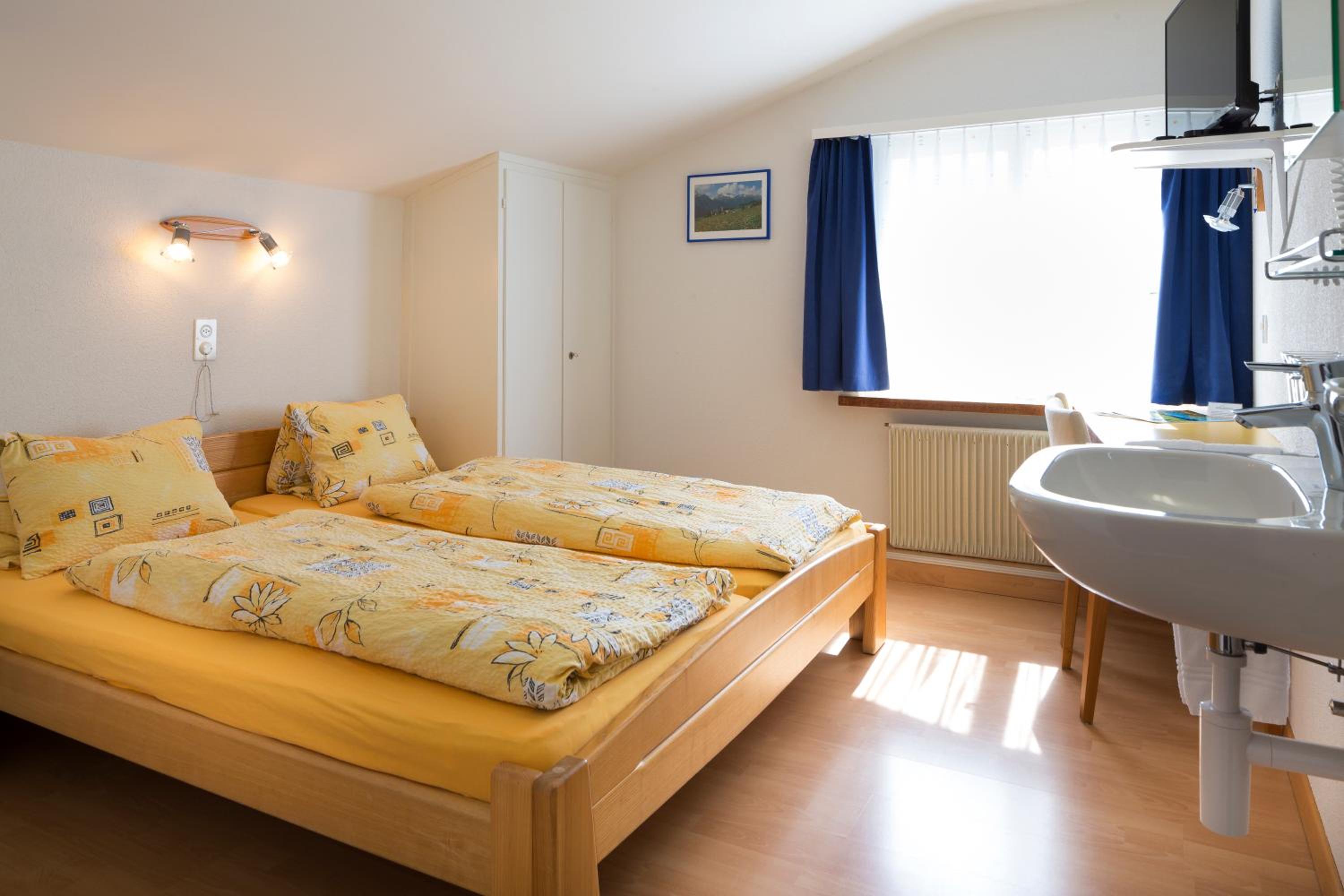 Standard Double Room - Photo 4