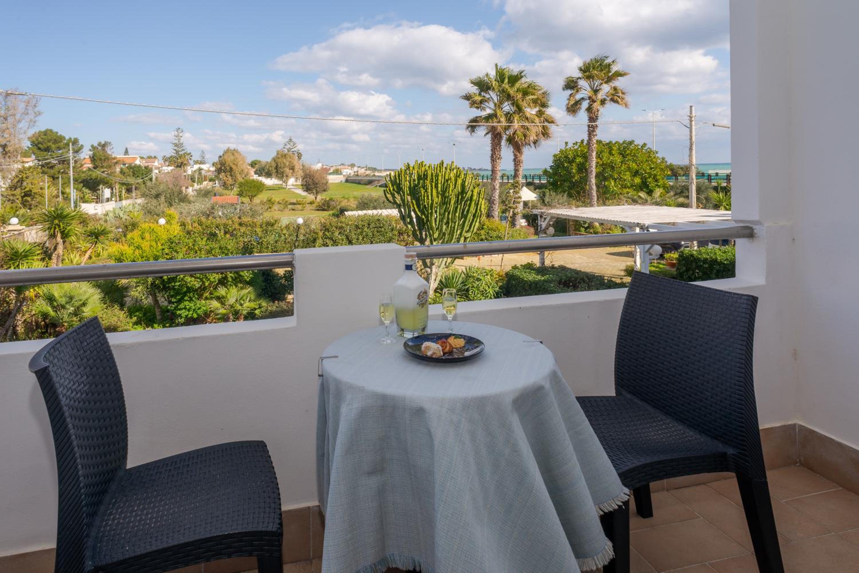 Comfort Double Room with Balcony and Side Sea View photo 3