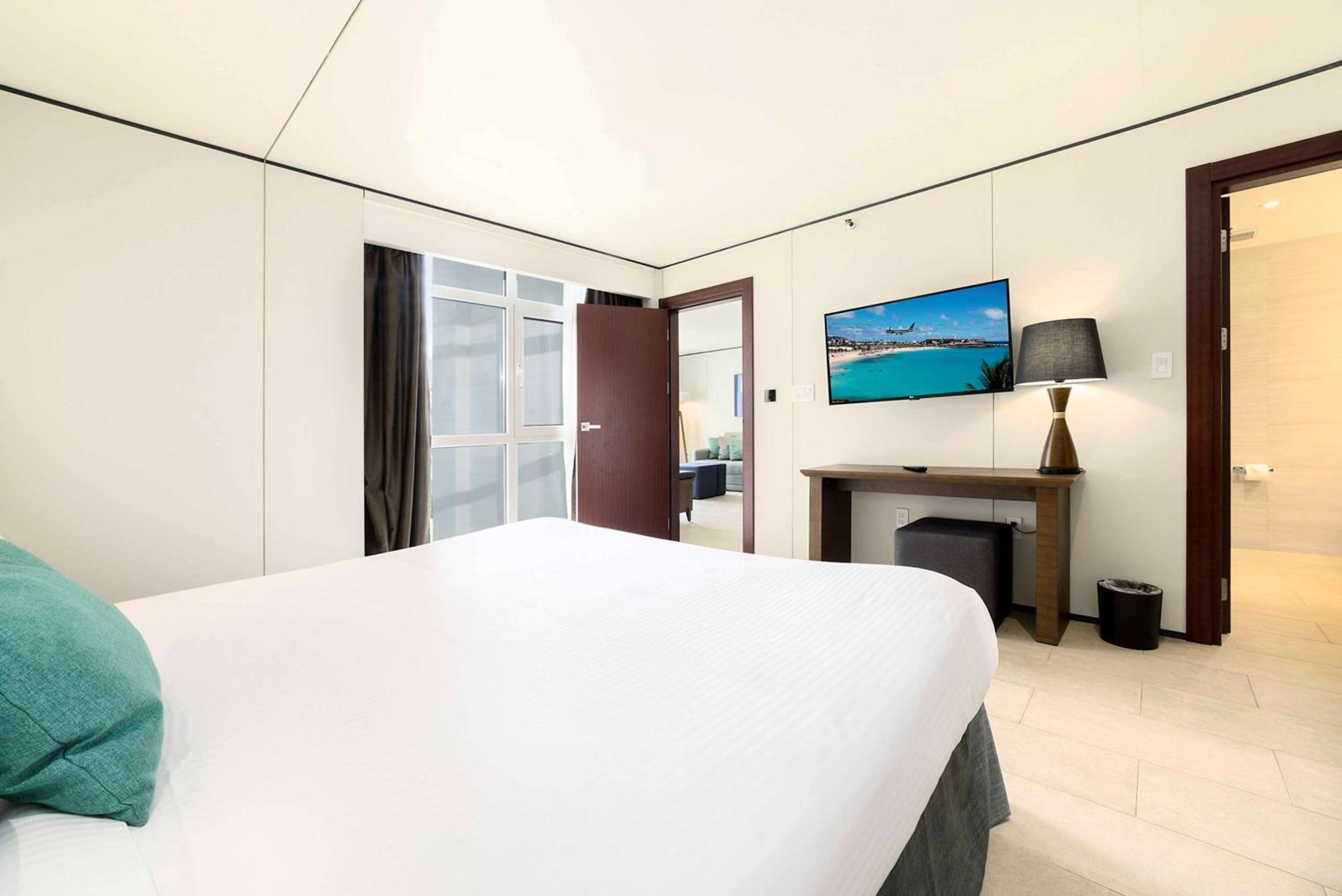 1 Bedroom Ocean View Suite - Photo 10