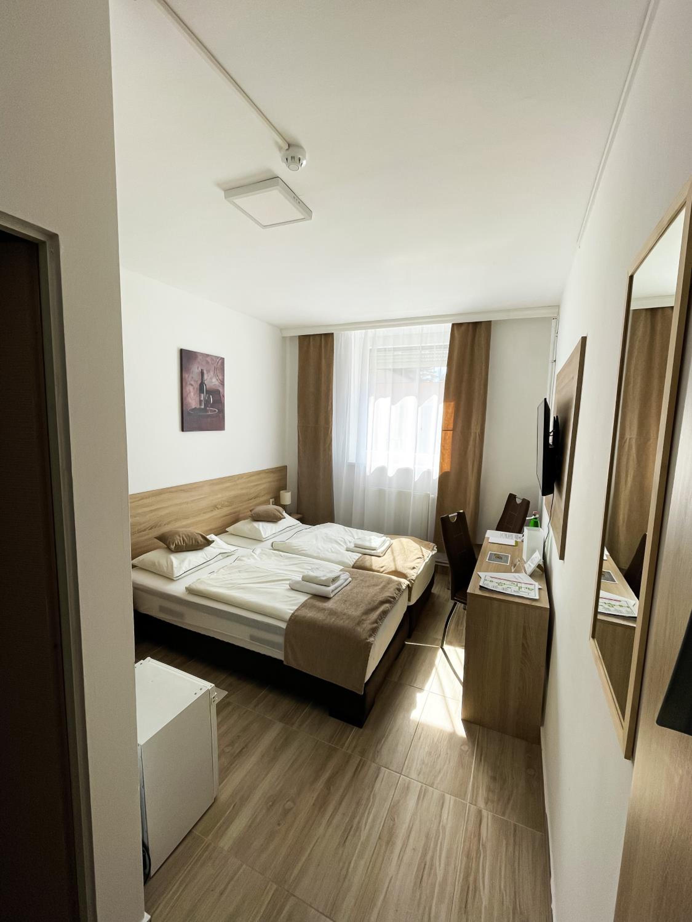 Superior Twin Room - Photo 2