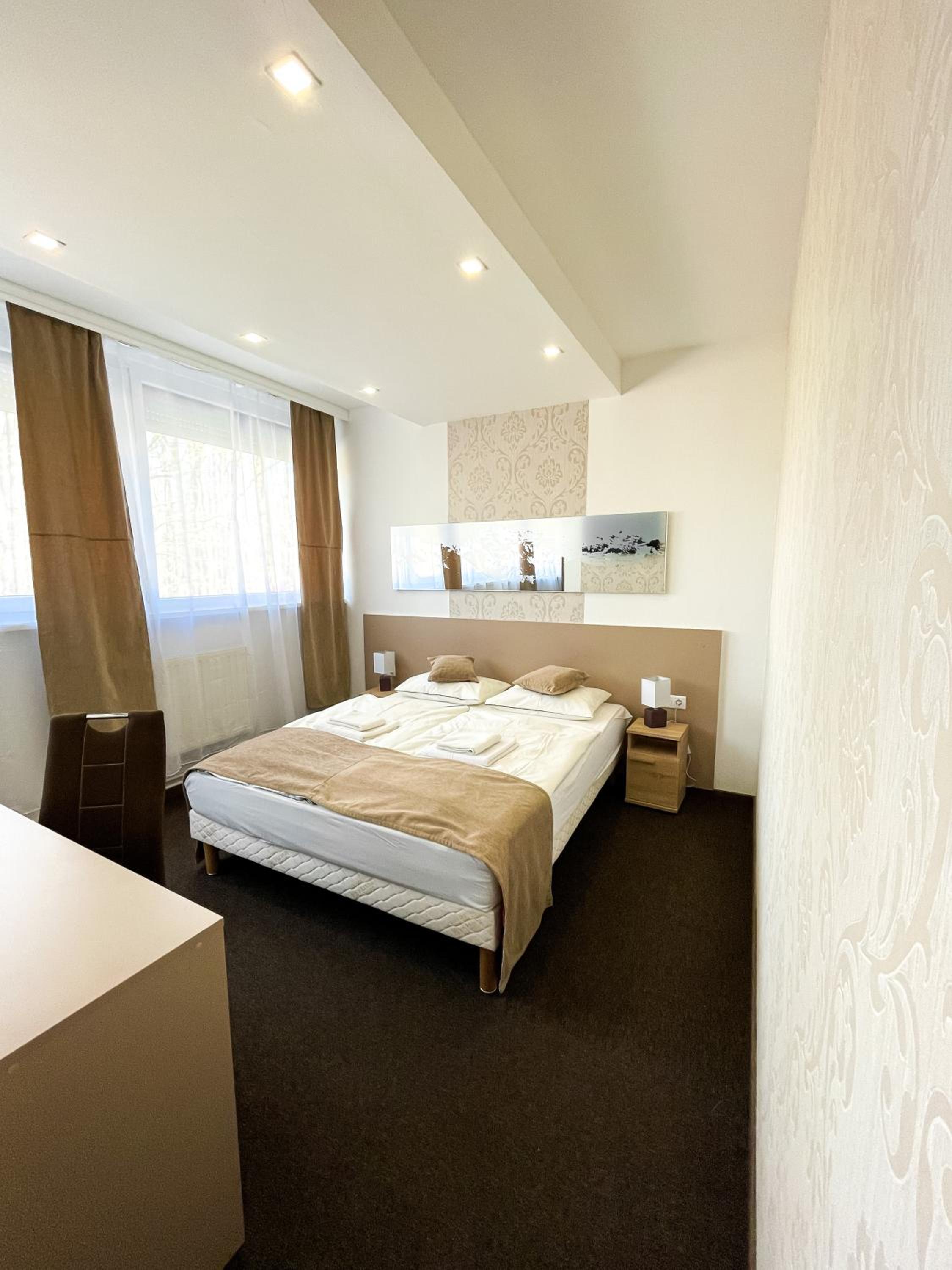 Queen Suite - Photo 5