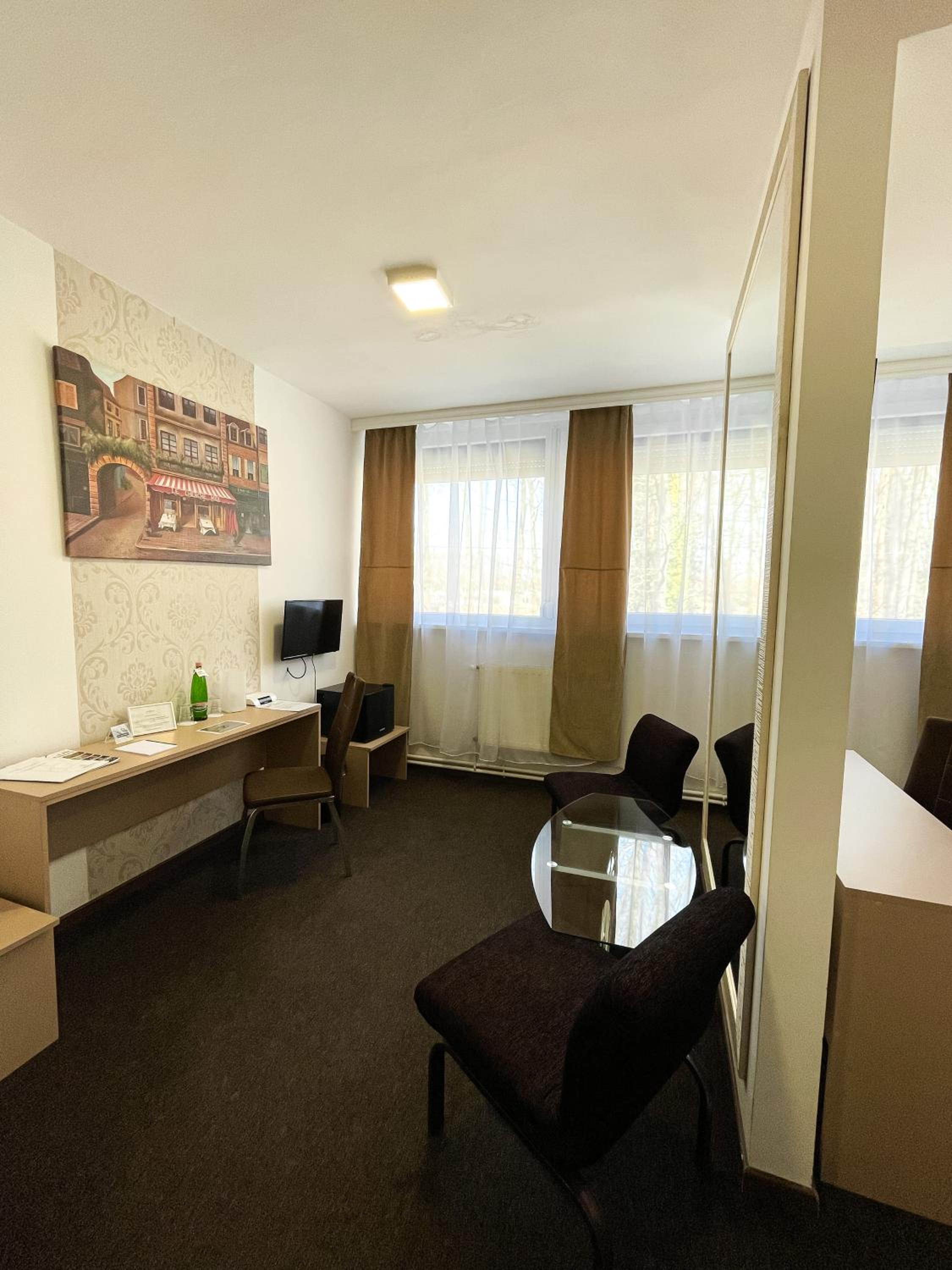 Queen Suite - Photo 4