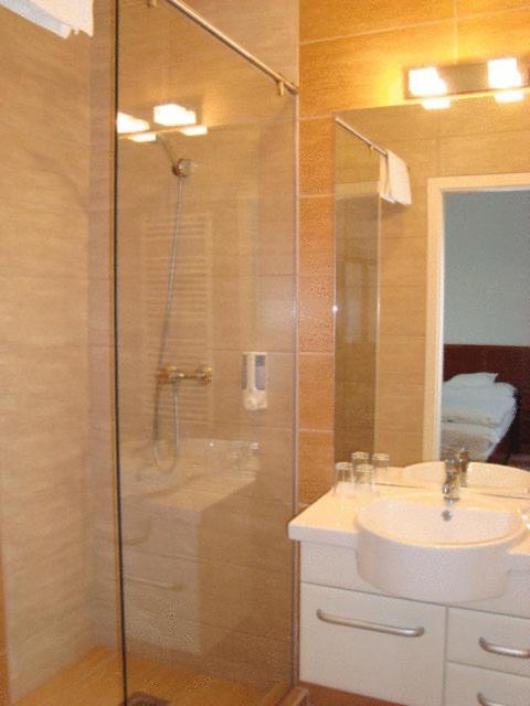 Quadruple Room - Photo 4
