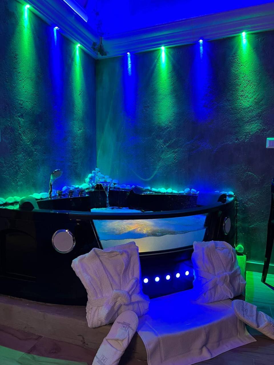 Suite - Photo 9