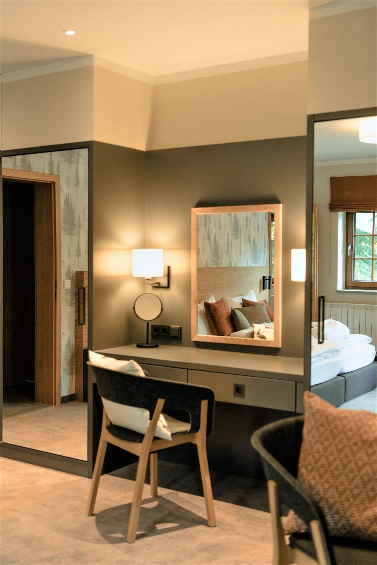 One-Bedroom Suite - Photo 8