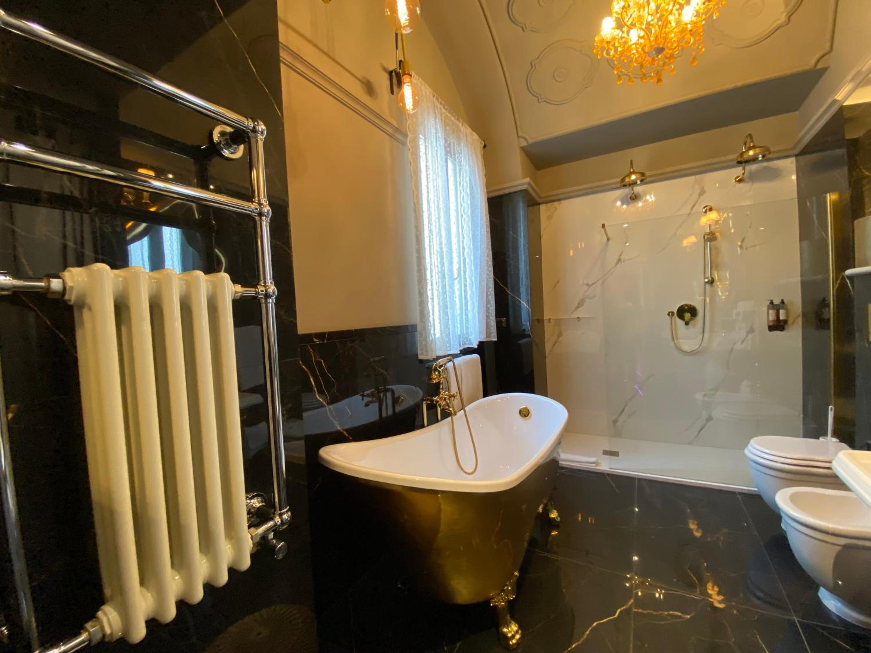 Superior King Room - Photo 6