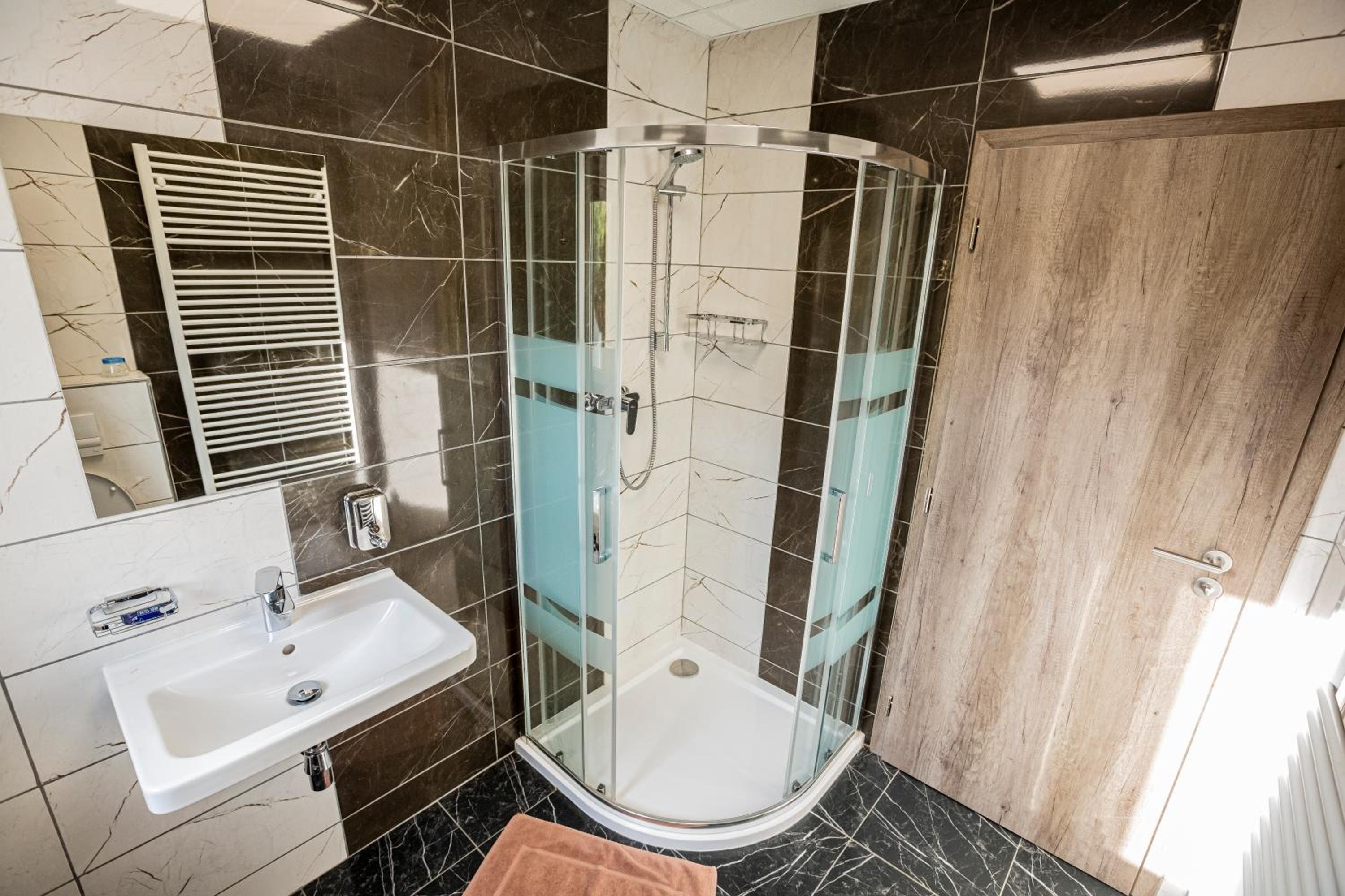 Deluxe Double or Twin Room - Photo 4