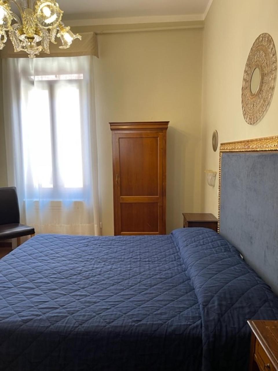 Double Room with Shared Bathroom photo 3