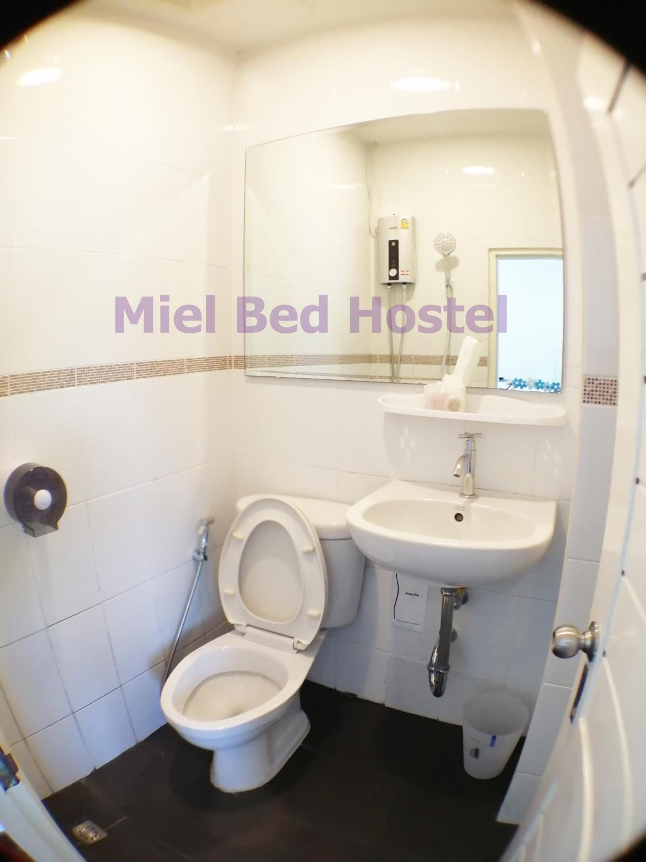 Twin Room with Bathroom - Photo 12