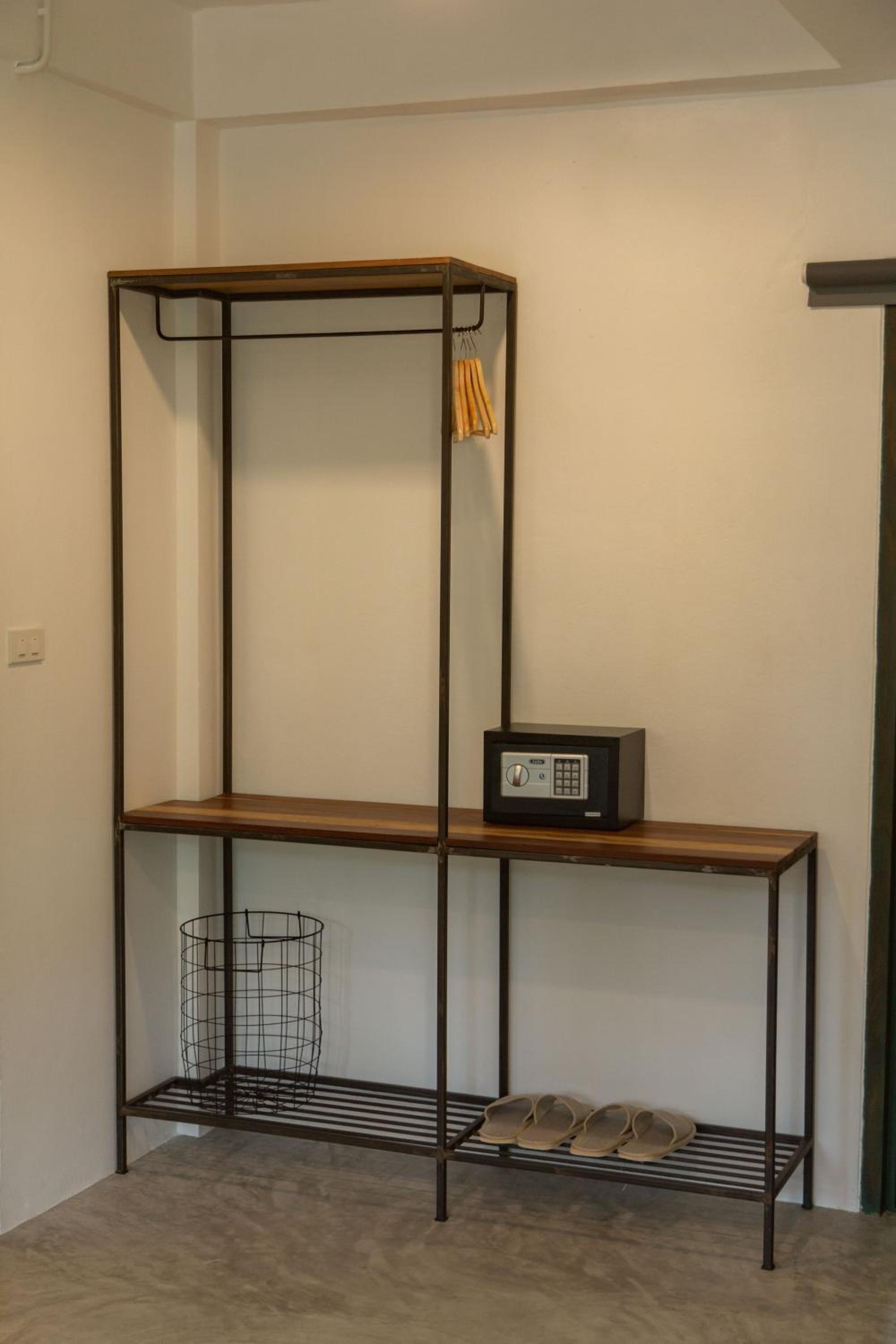 Studio with Balcony - Photo 14