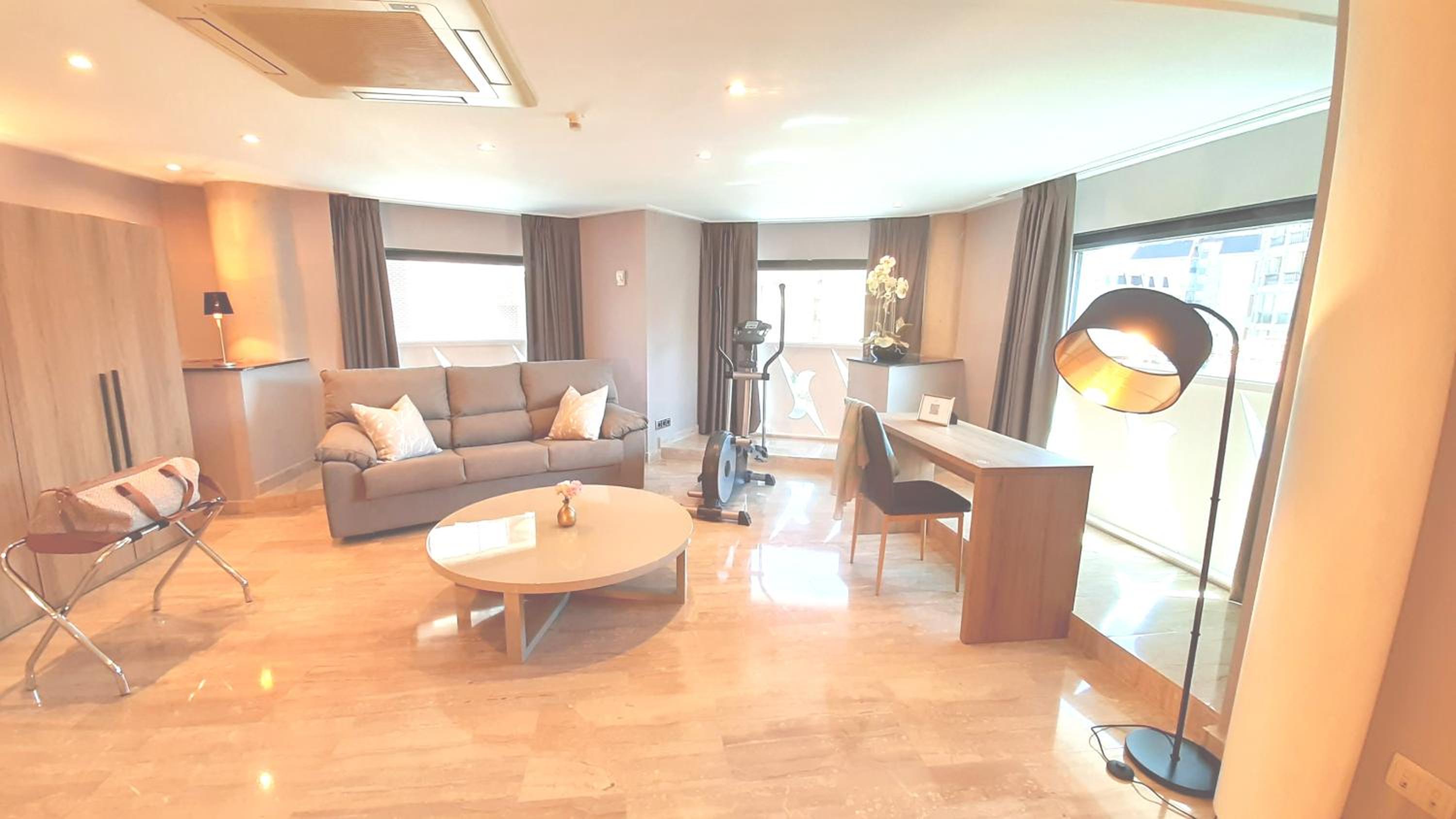 Deluxe King Suite  photo 2