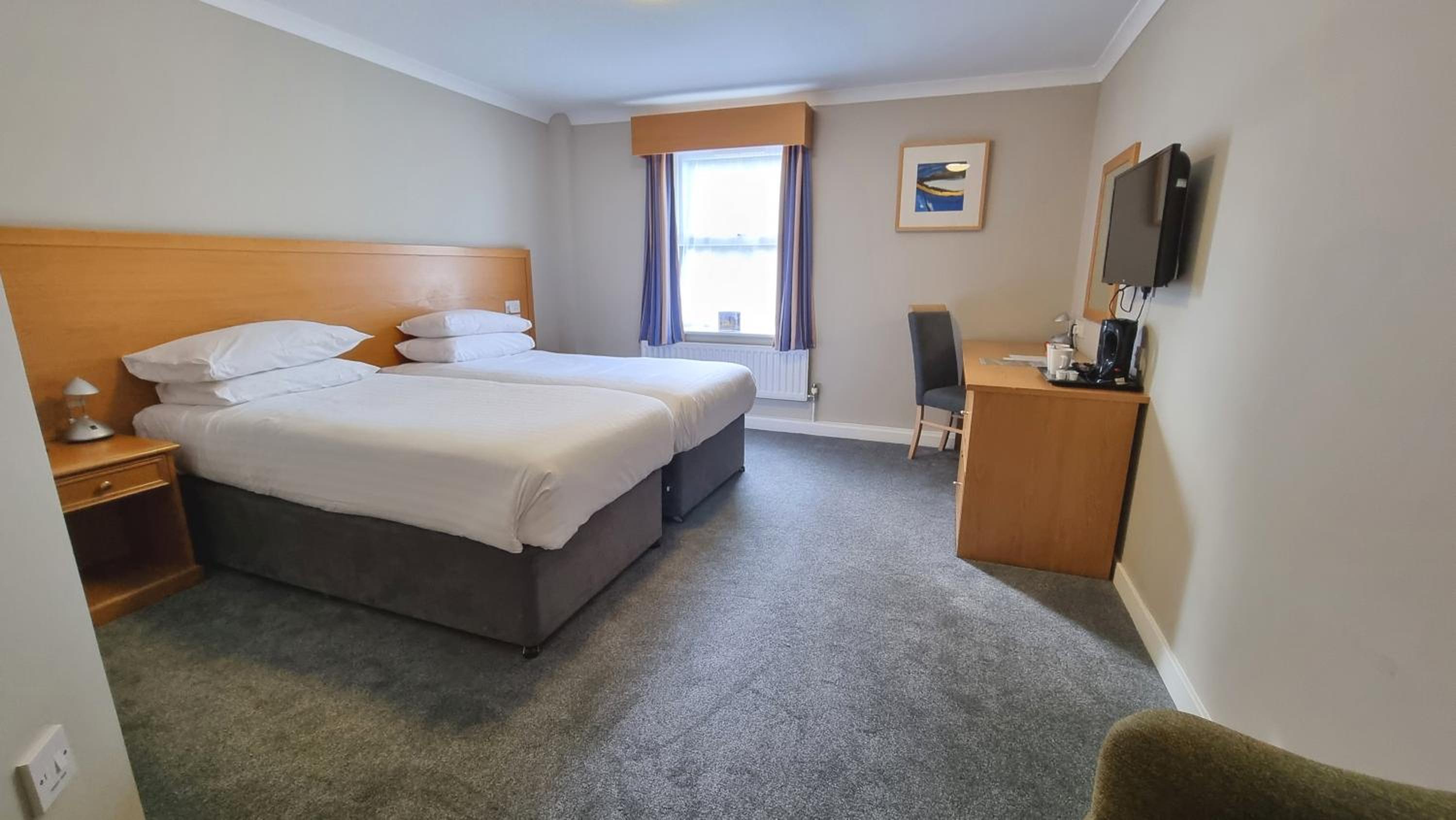 Standard Twin Room - Photo 1