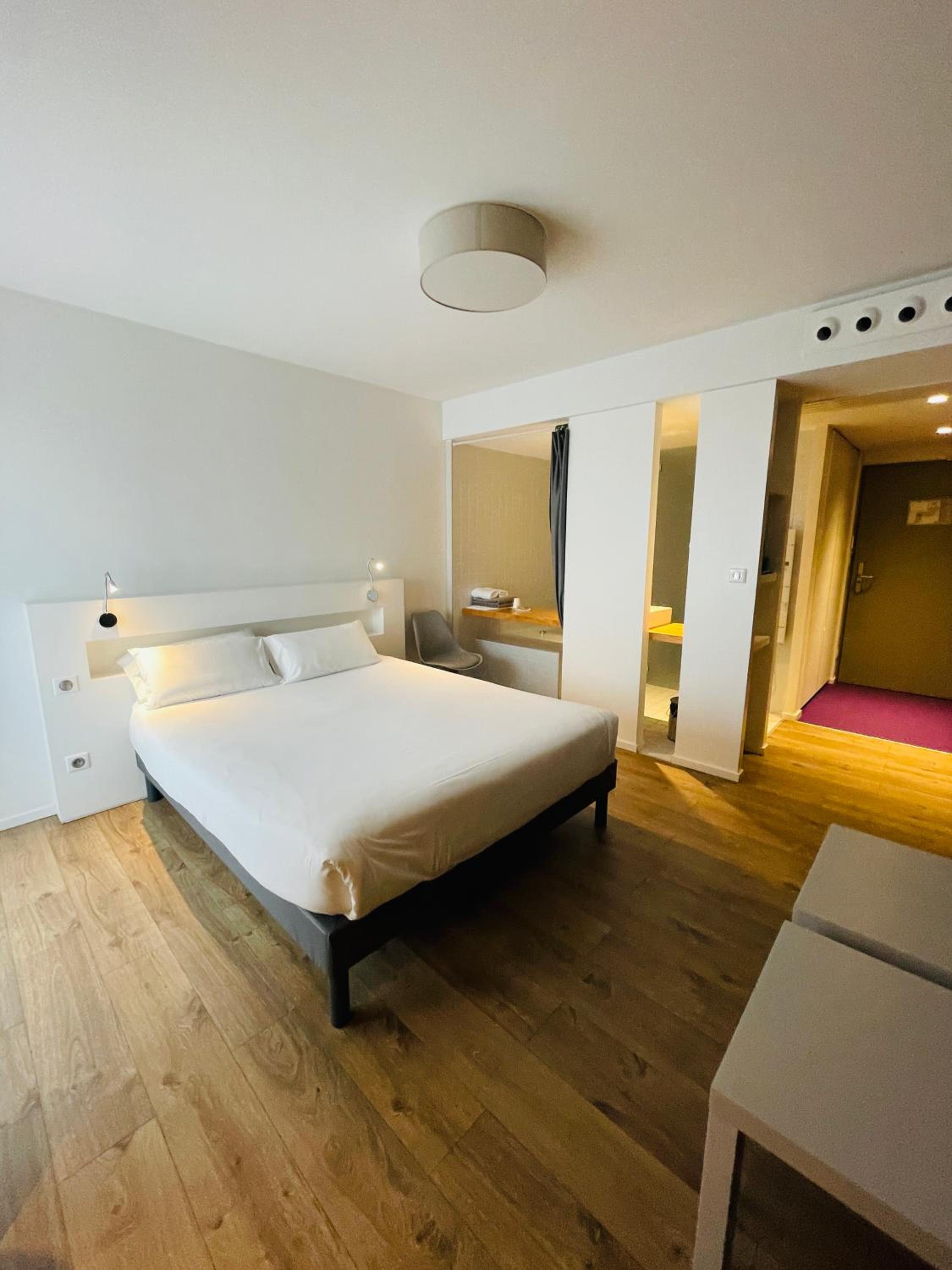 Double Room with Shower - Photo 2