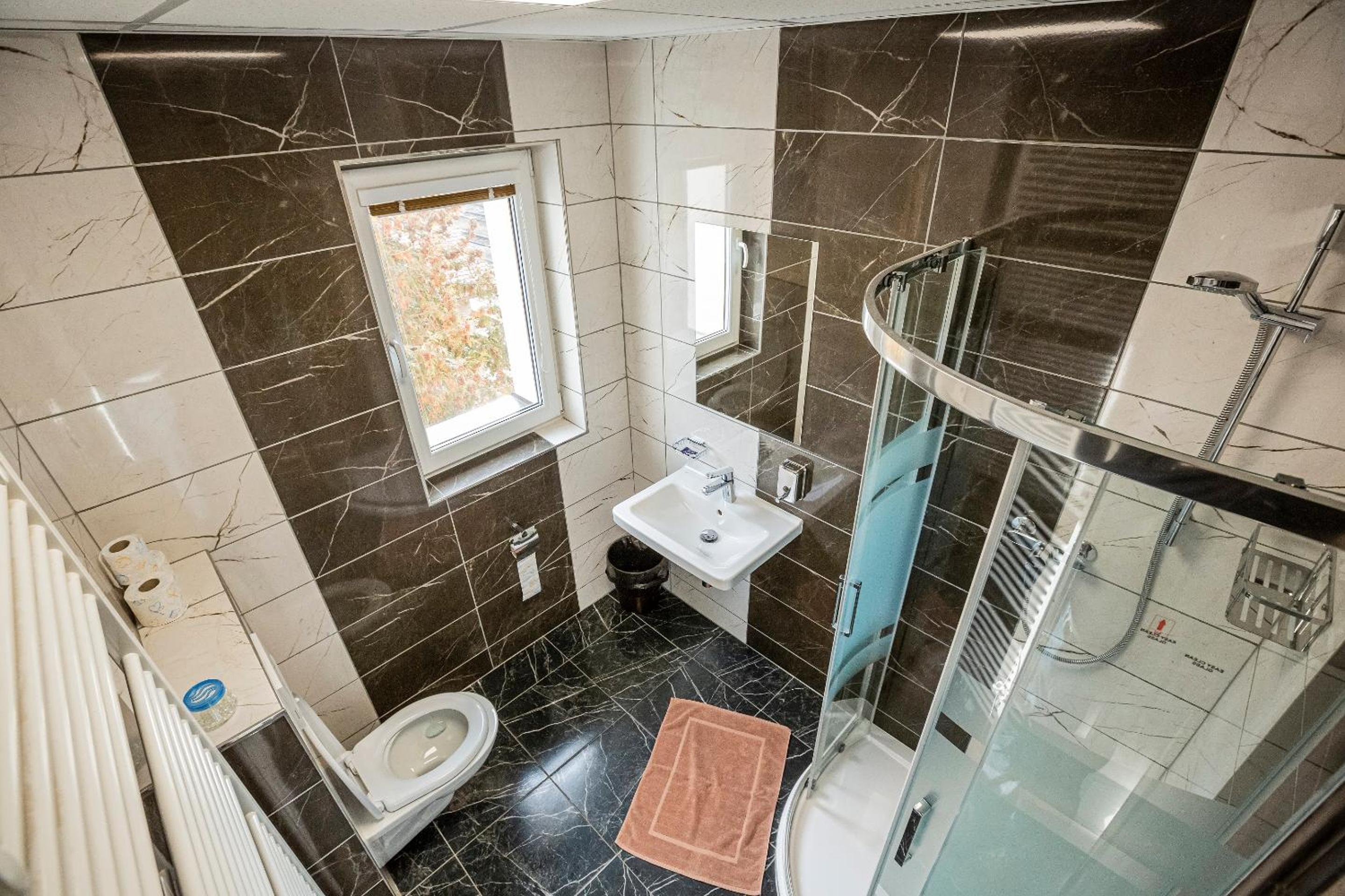 Triple Room with Private Bathroom photo 3