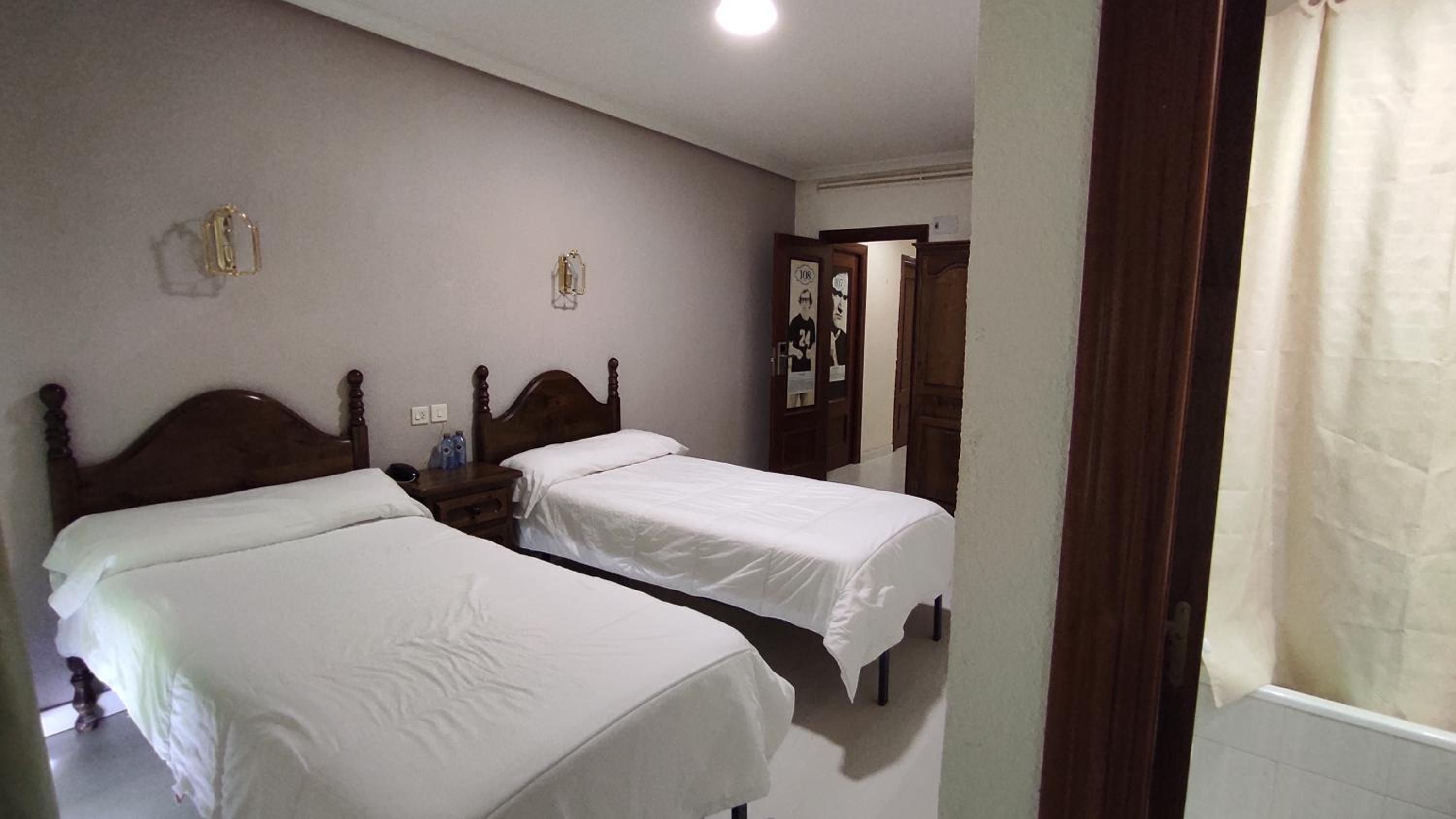 Twin Room - Photo 2