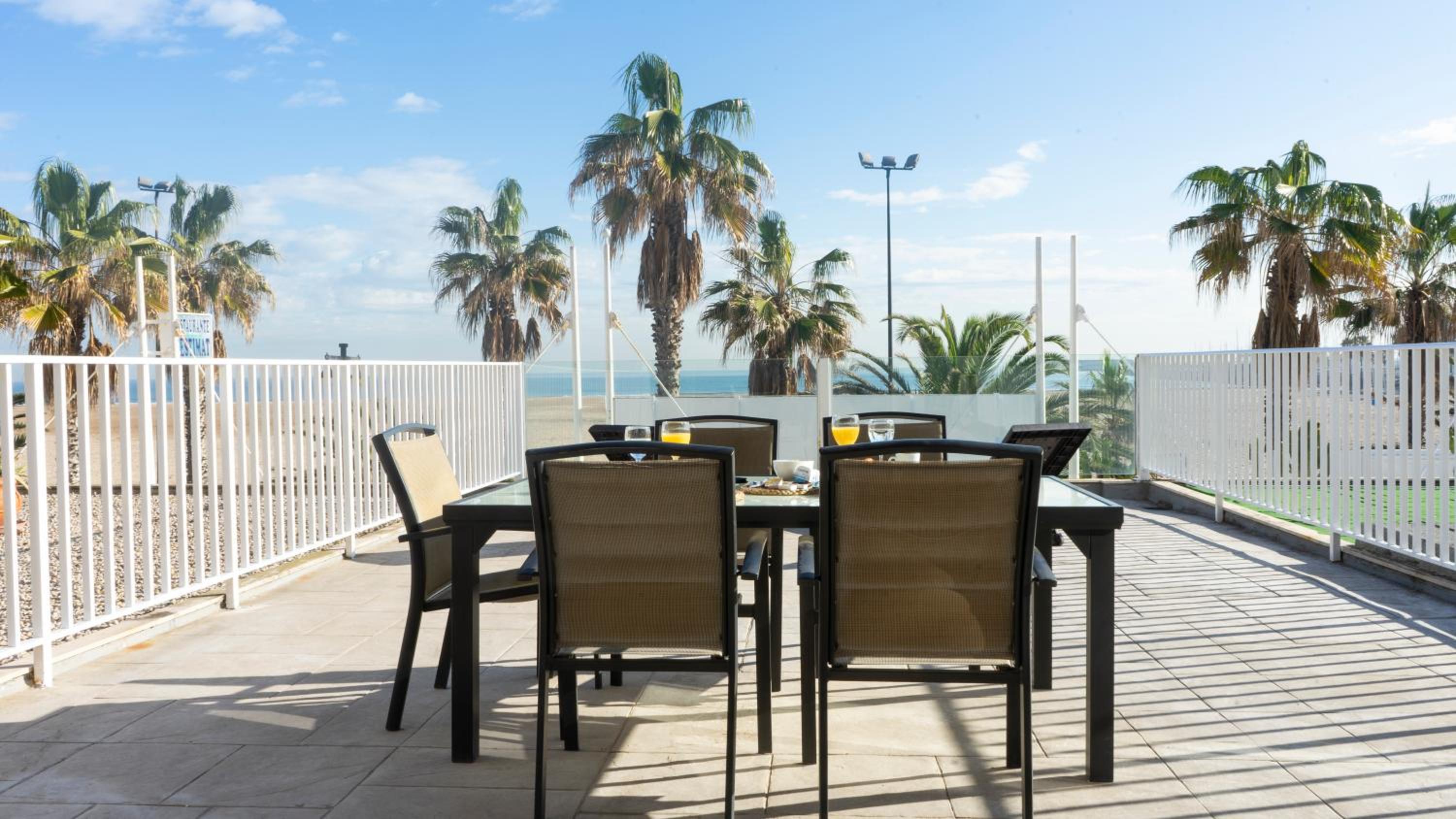 Apartment with Terrace - Photo 3