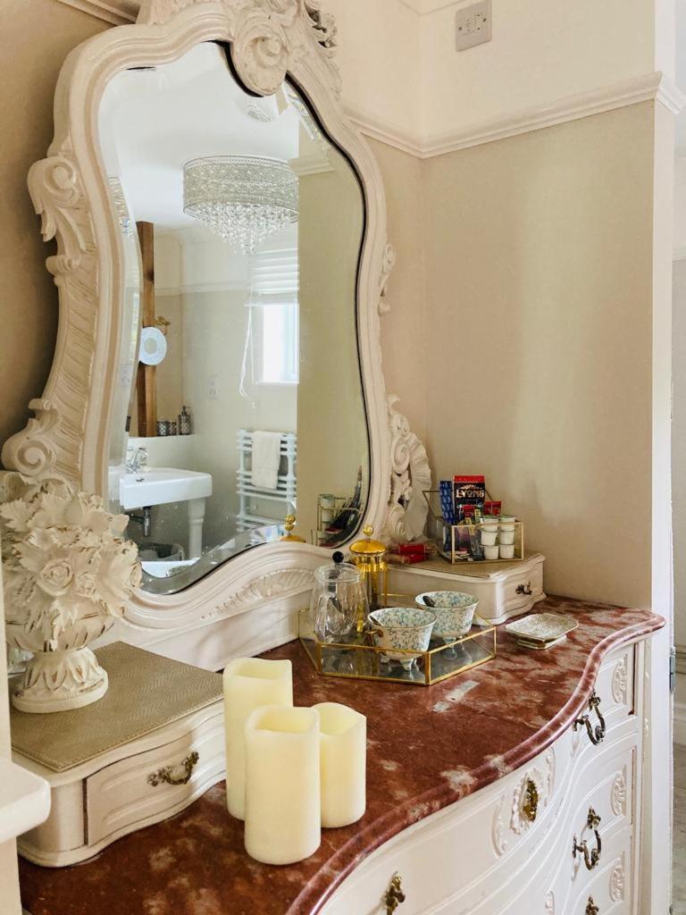 Deluxe Queen Suite photo 2