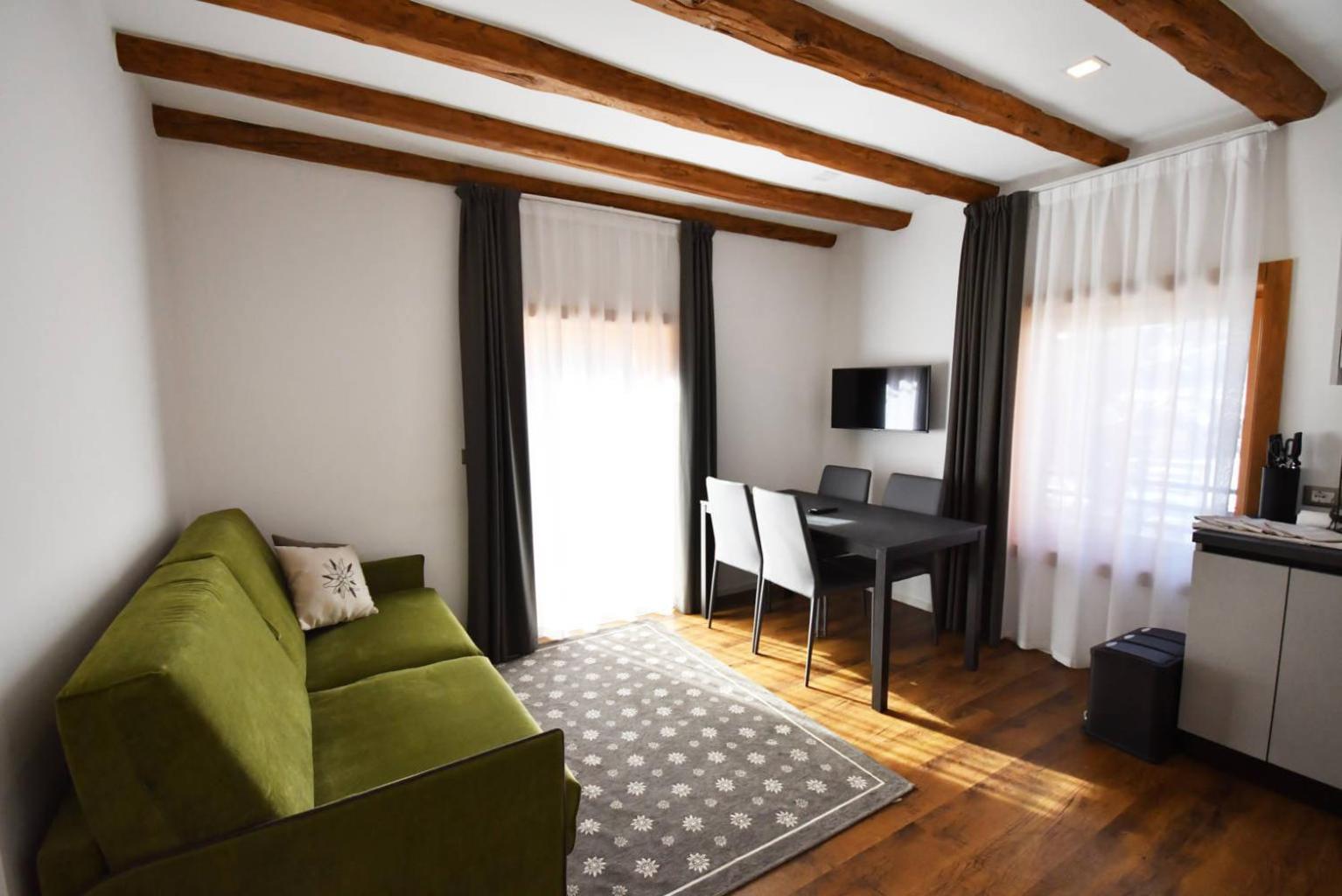 Deluxe Apartment - Photo 2