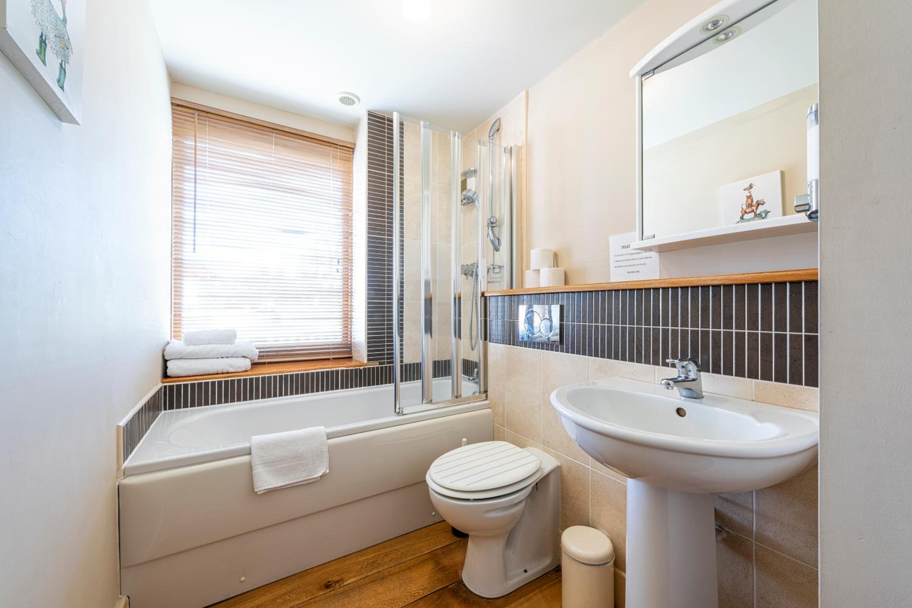Two-Bedroom Cottage photo 2