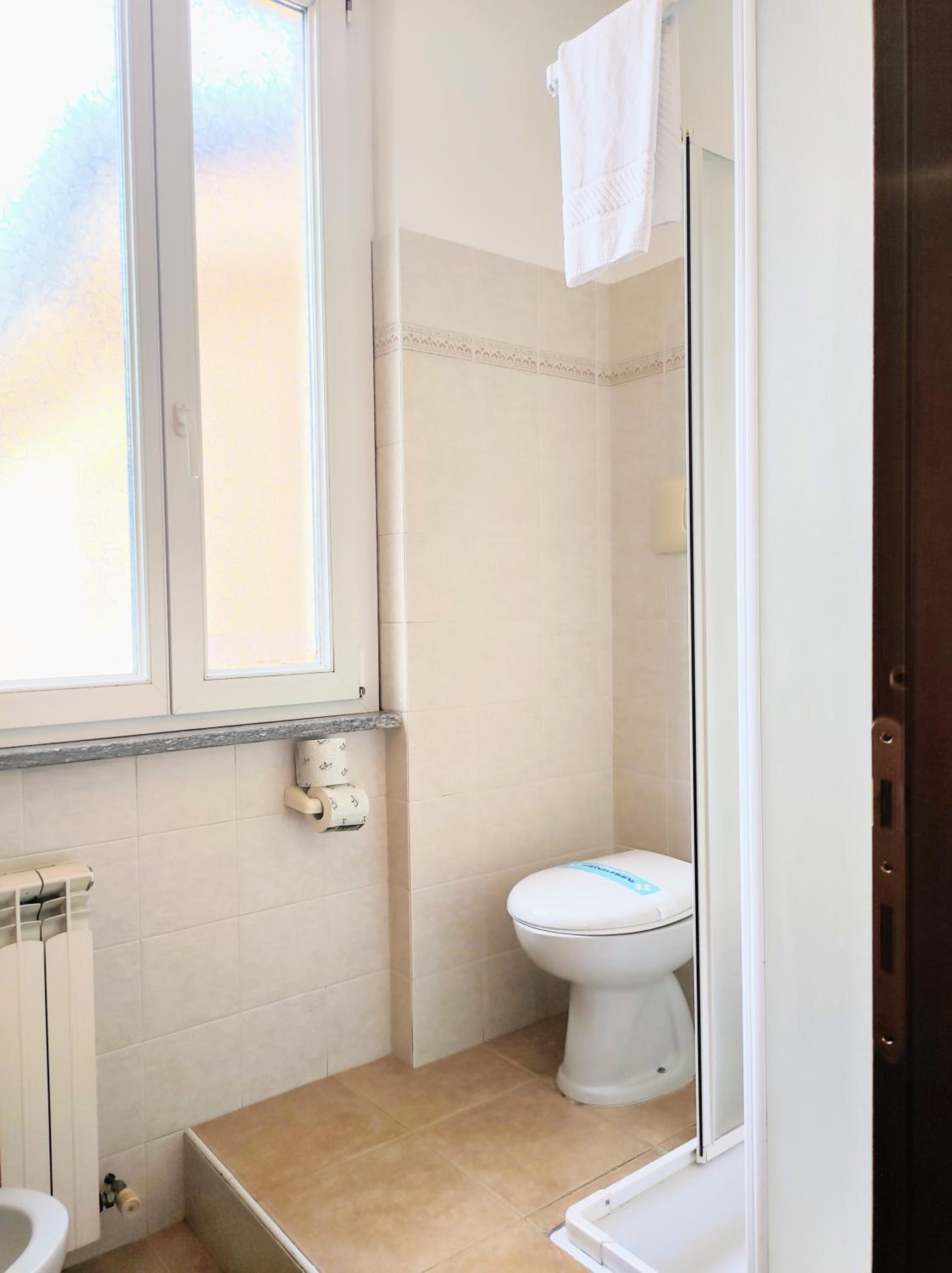 Large Double Room - Photo 4