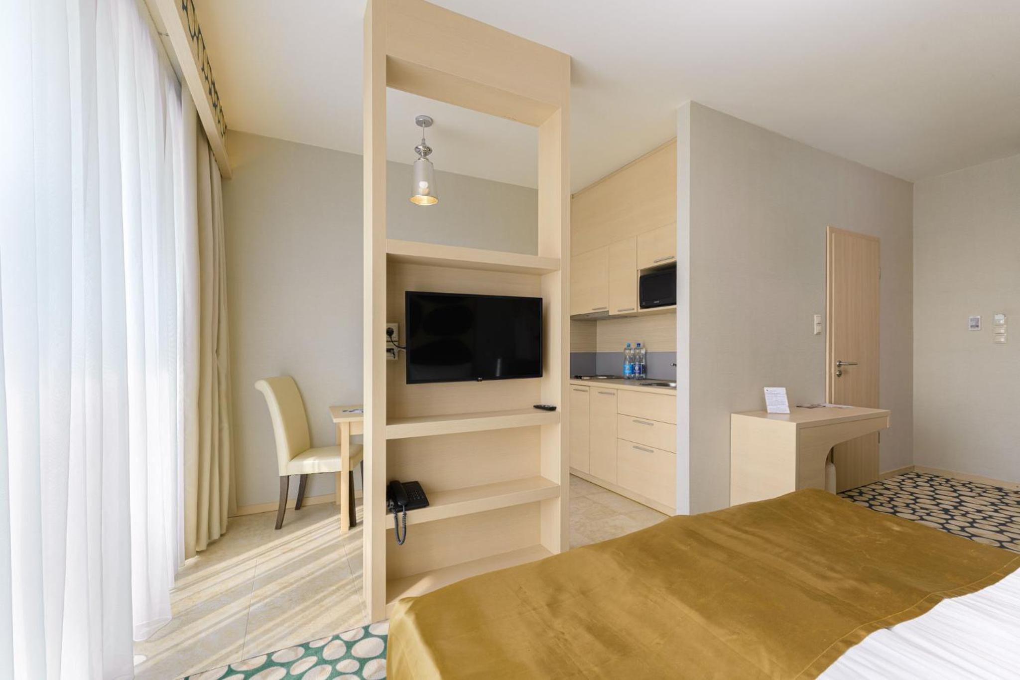 Superior Room (2 Adults + 1 Child) photo 2